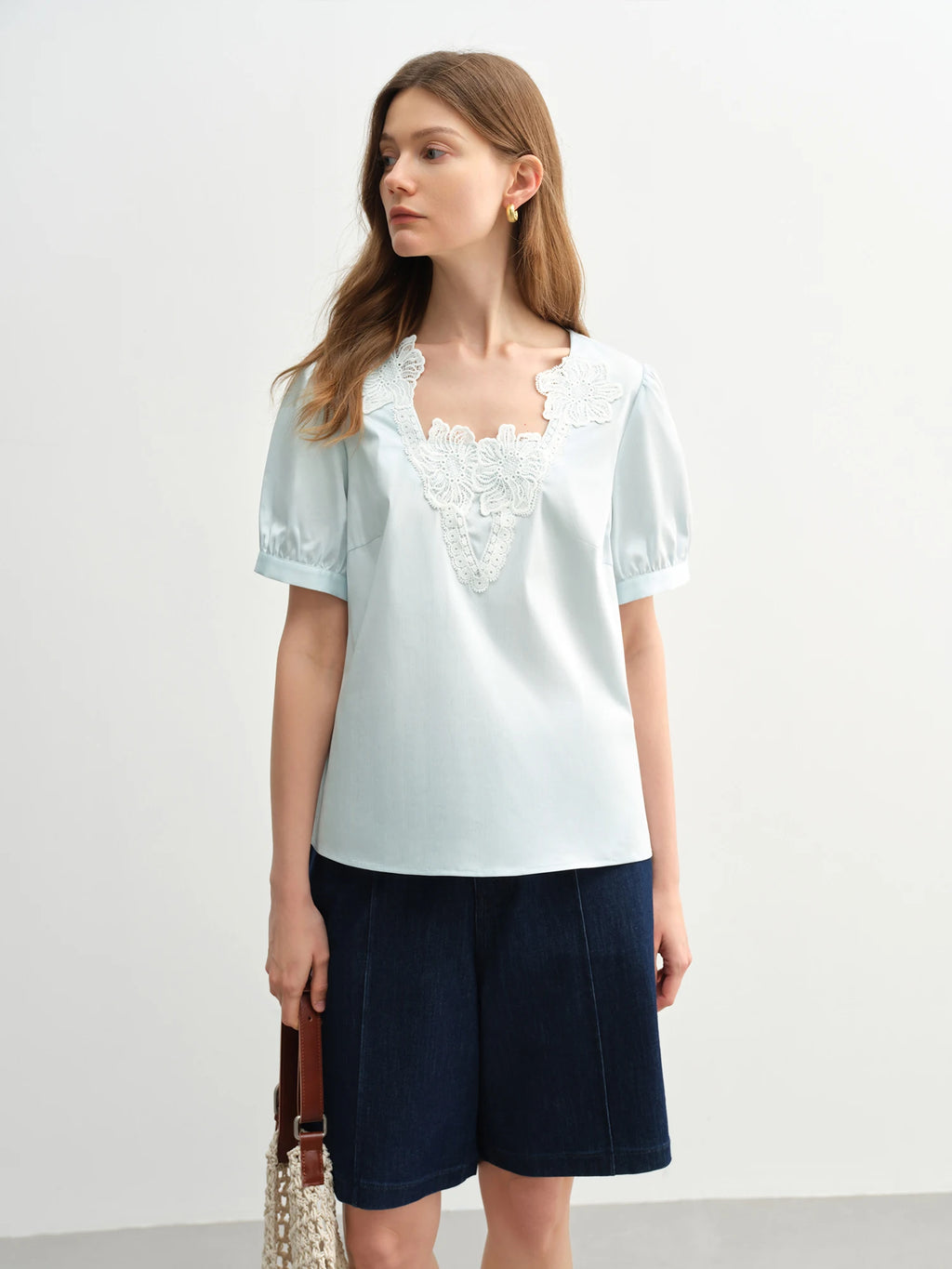DUSHU Plus Size Women's Exquisite Lace Short-sleeved Blouse 2025 Summer New Embroidery Lace V-neck Slim Top