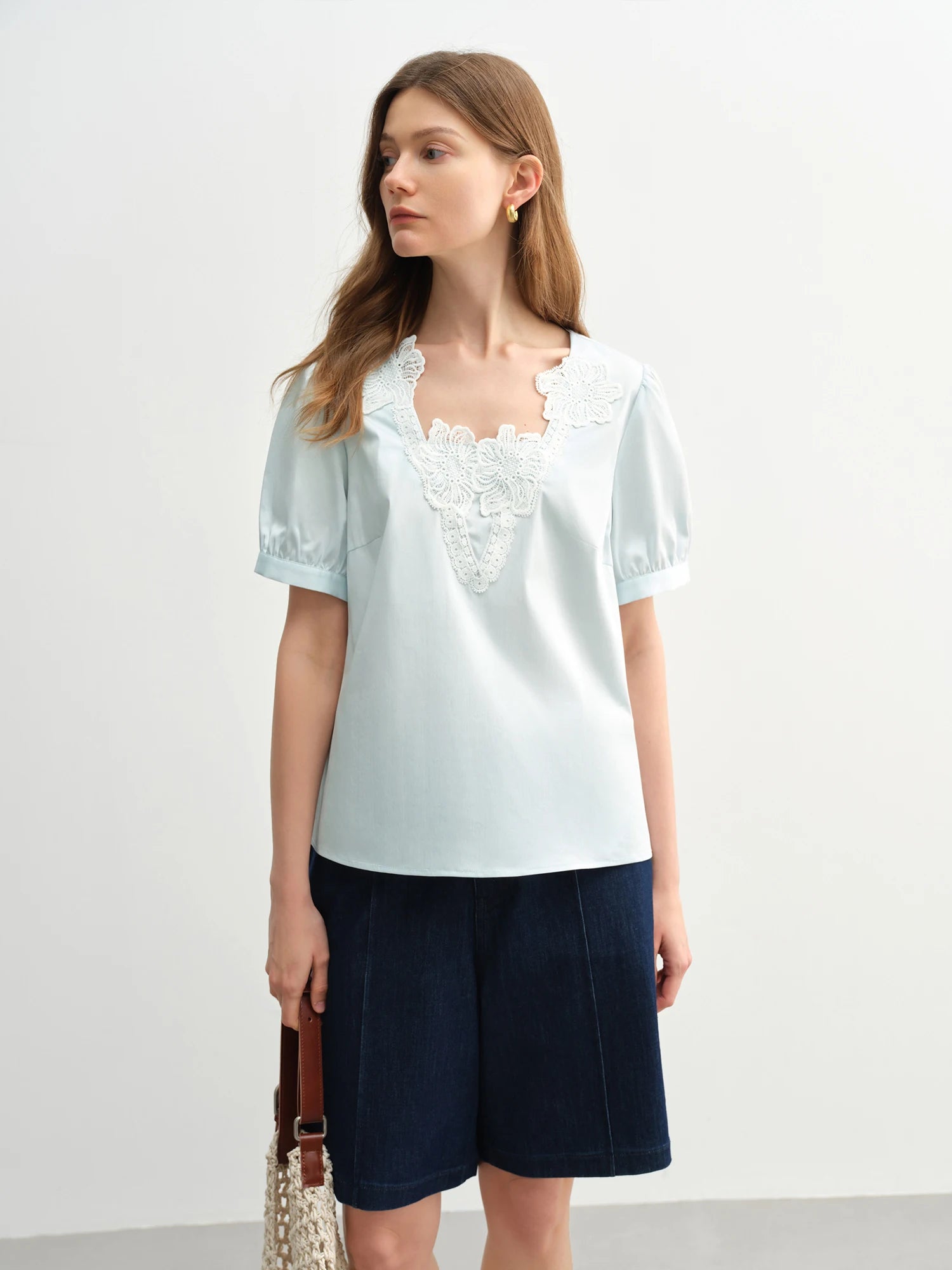 DUSHU Plus Size Women's Exquisite Lace Short-sleeved Blouse 2025 Summer New Embroidery Lace V-neck Slim Top
