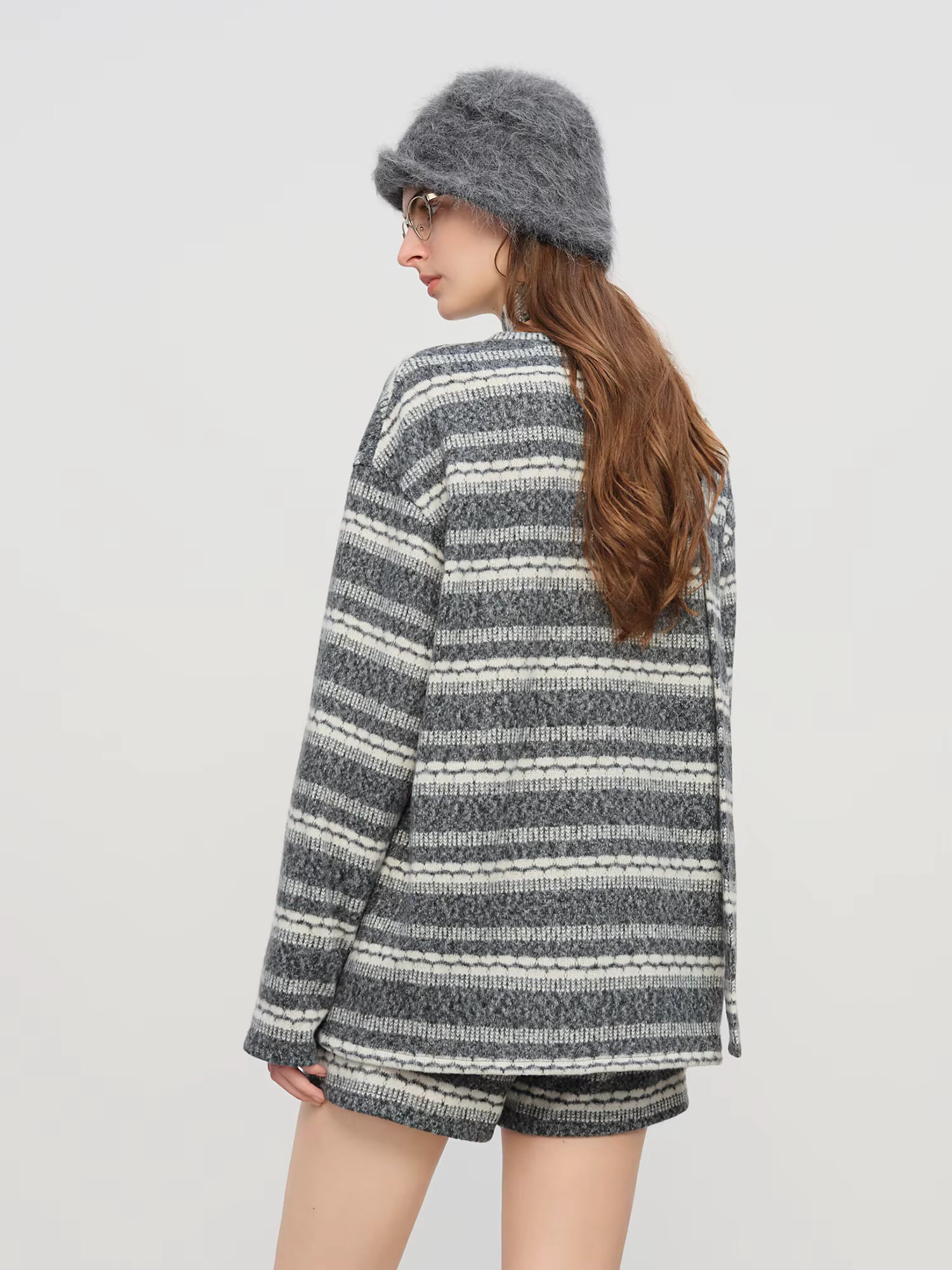 【Premium Series】temperament Striped V-neck Sweatshirt Suits Women's Winter 2025 New Style Shorts Sets Leisure