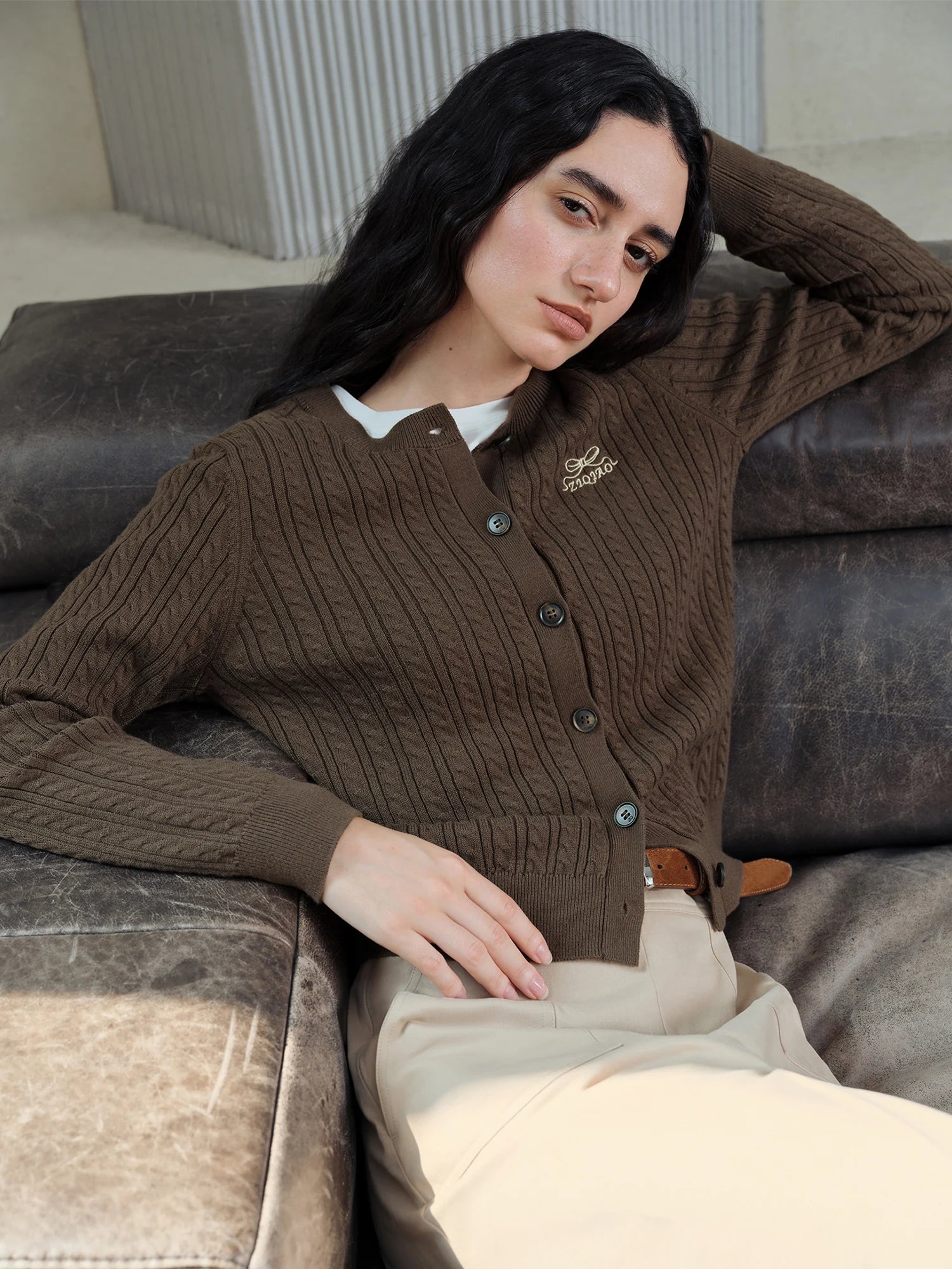 ZIQIAO Petite Women Retro Brown MIU-Style Round Neck Knit Open Cardigan 2025 Autumn New Style Layerable Knit Sweater