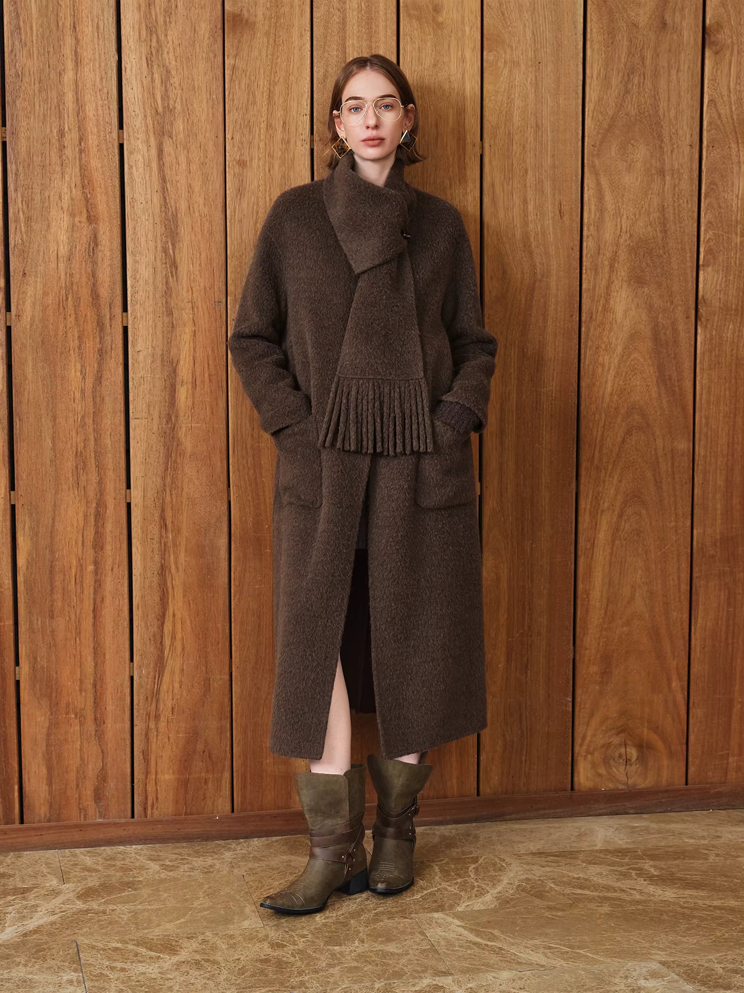 【Premium Series】Women's Long Wool Blend Overcoat with Detachable Scarf - Elegant Winter Coat for Business Casual