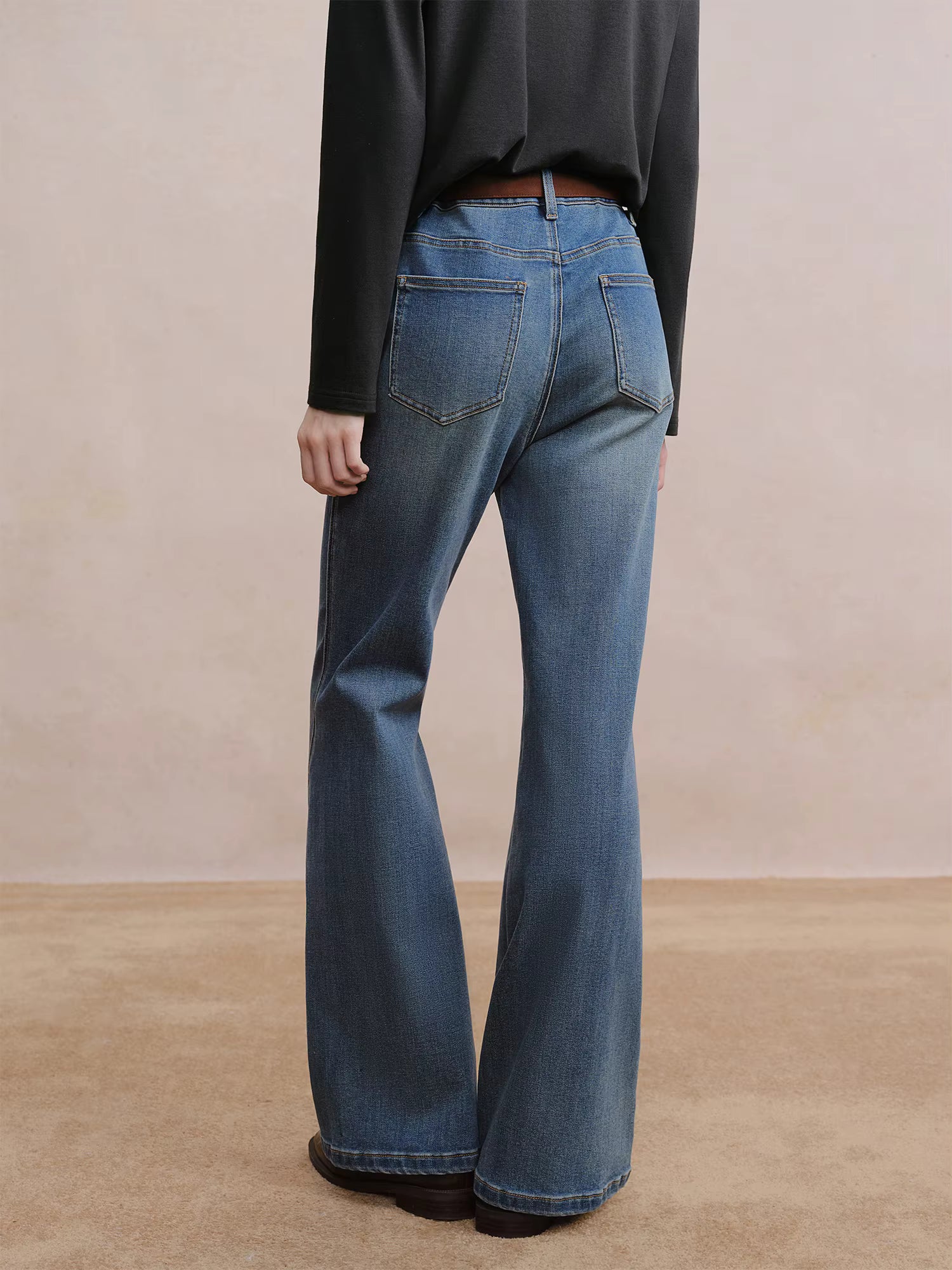 Women's Fashion Stretch Bellbottom Jeans with Apple-Shape Friendly Design 2025 Winter Collection New Micro Flare Jeans