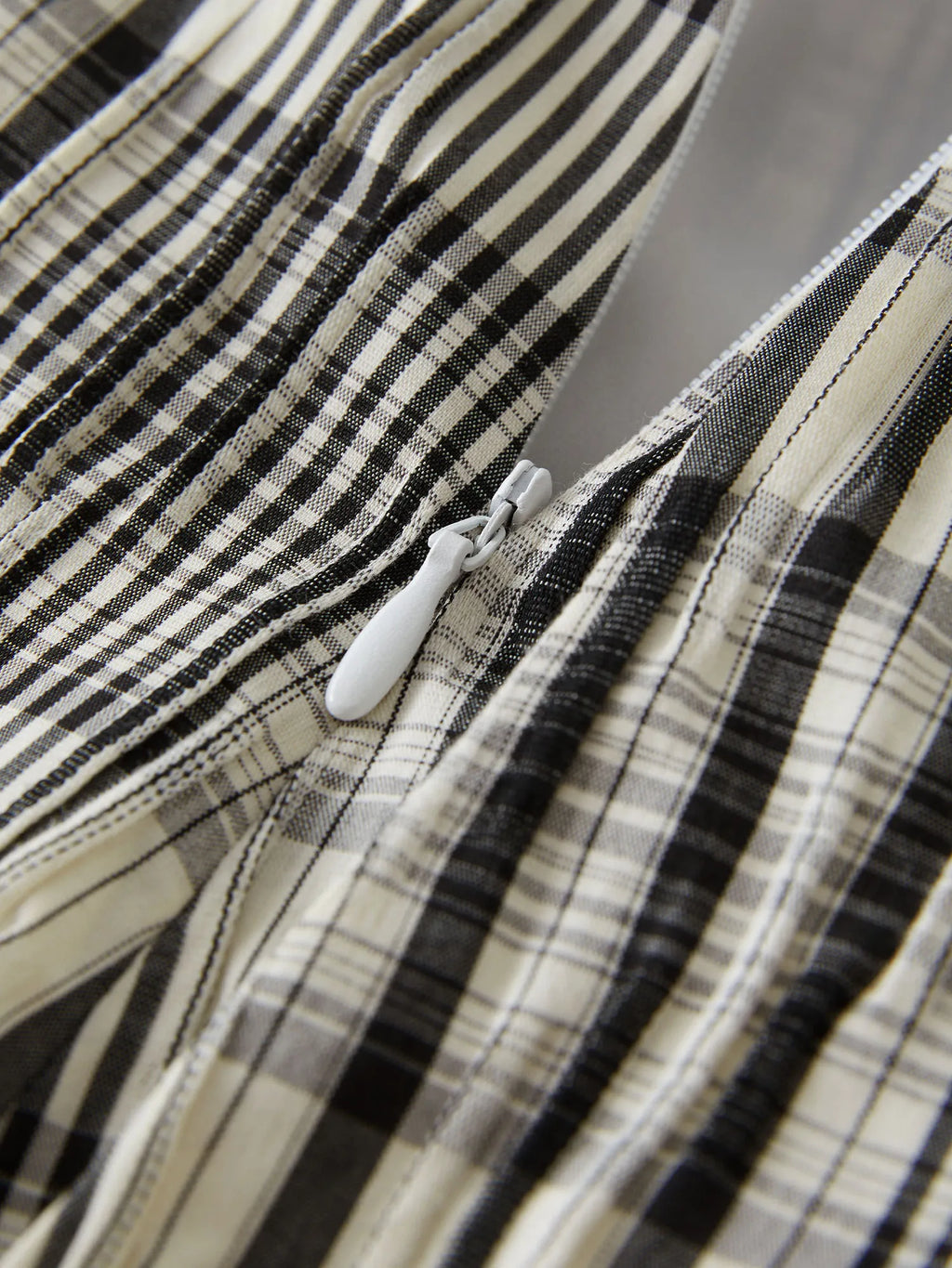 DUSHU Plus Size Contrast Color Pleated Plaid Dress 2025 Summer Lace V-neck French Elegant Style Mid-length Dress