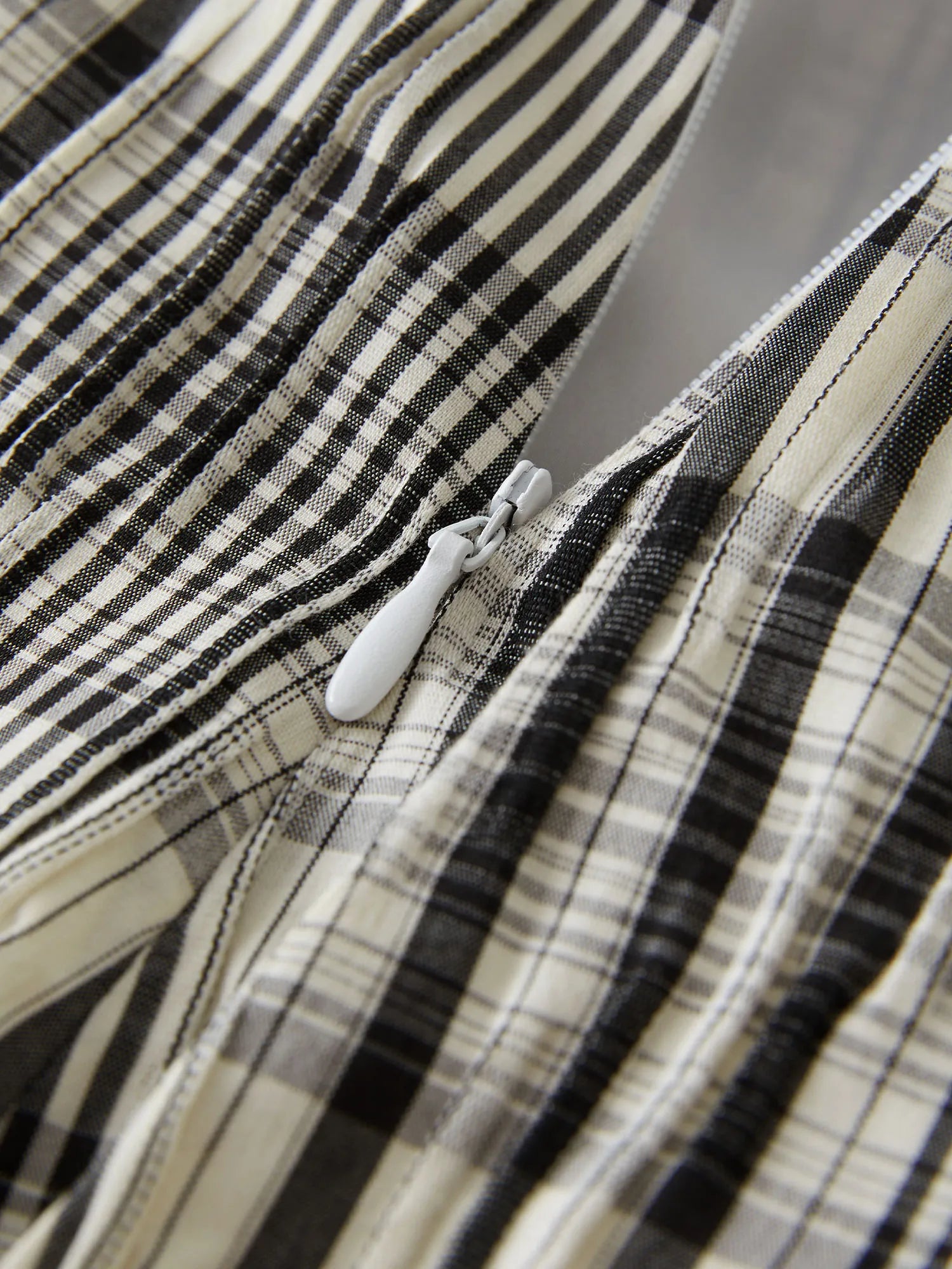 DUSHU Plus Size Contrast Color Pleated Plaid Dress 2025 Summer Lace V-neck French Elegant Style Mid-length Dress