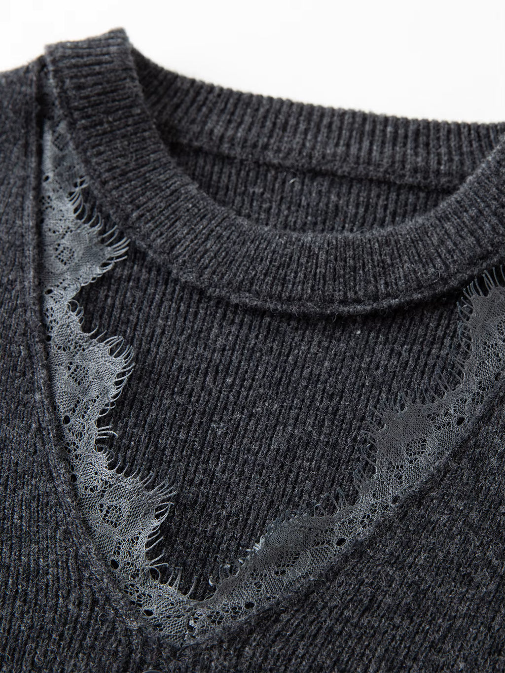 Plus-Size Women Lace-Trimmed Mesh V-Neck Knit Sweater with Wool Blend Winter 2025 New Arrival Heartbeat Signal Collection