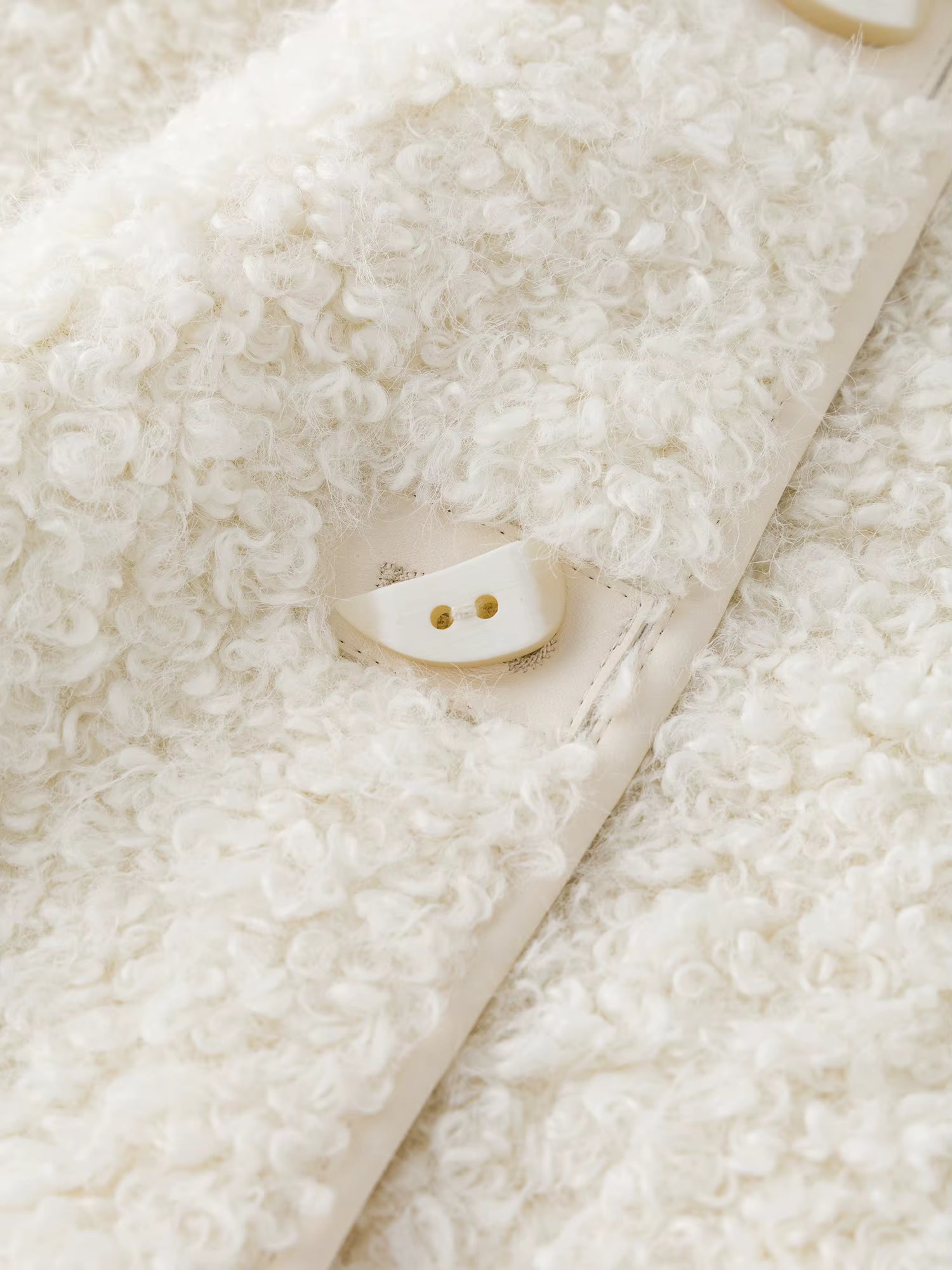 2025 Winter Women's Soft Faux Shearling Short Jacket Eco-Friendly Cropped Coat Vegan Leather Trench Vintage Outerwear