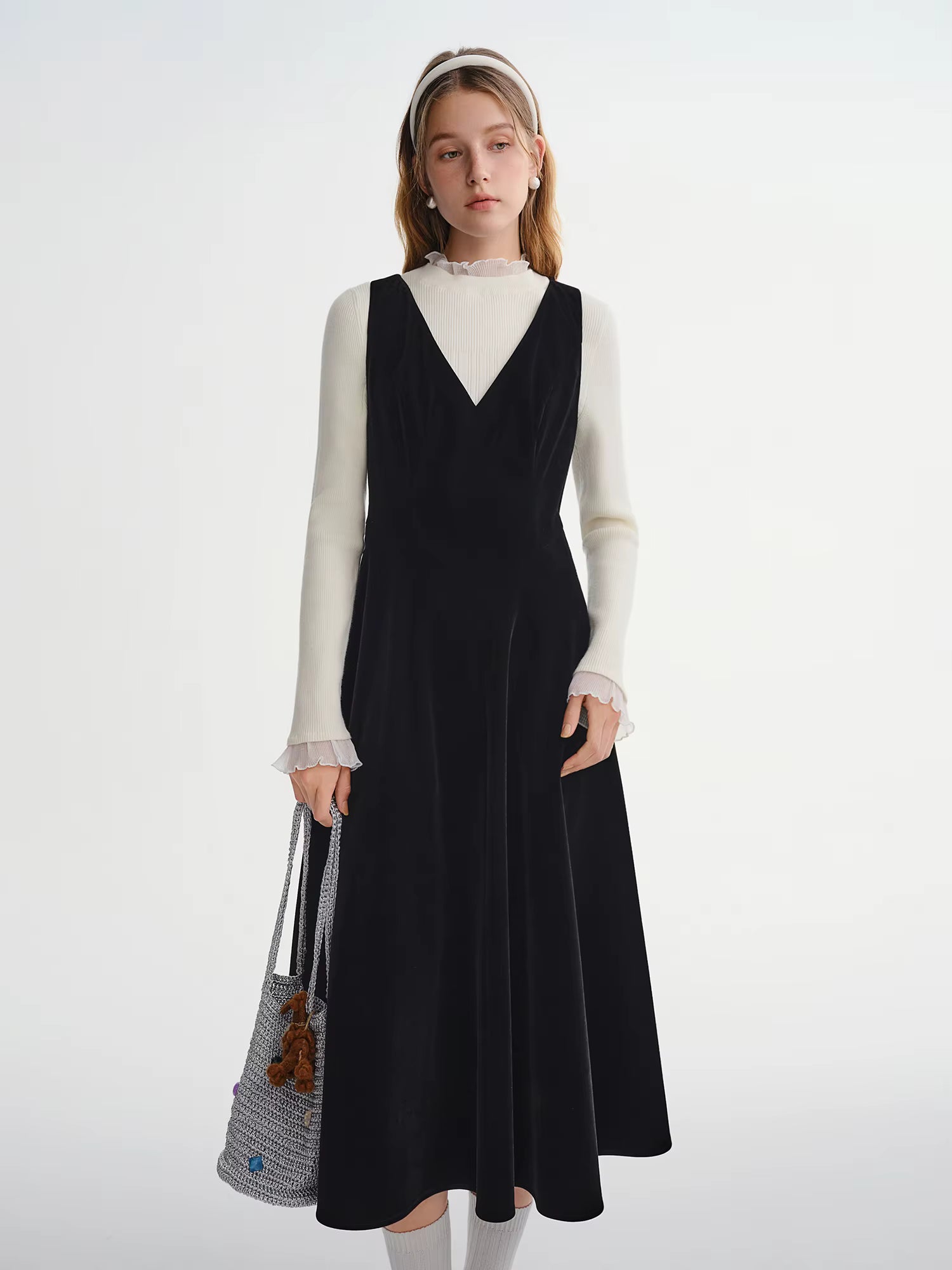 Stylish Plus-Size Flowing Velvet Waist defining Vest Design Dress - Autumn/Winter Deep V-Neck Sleeveless 2025 Winter New
