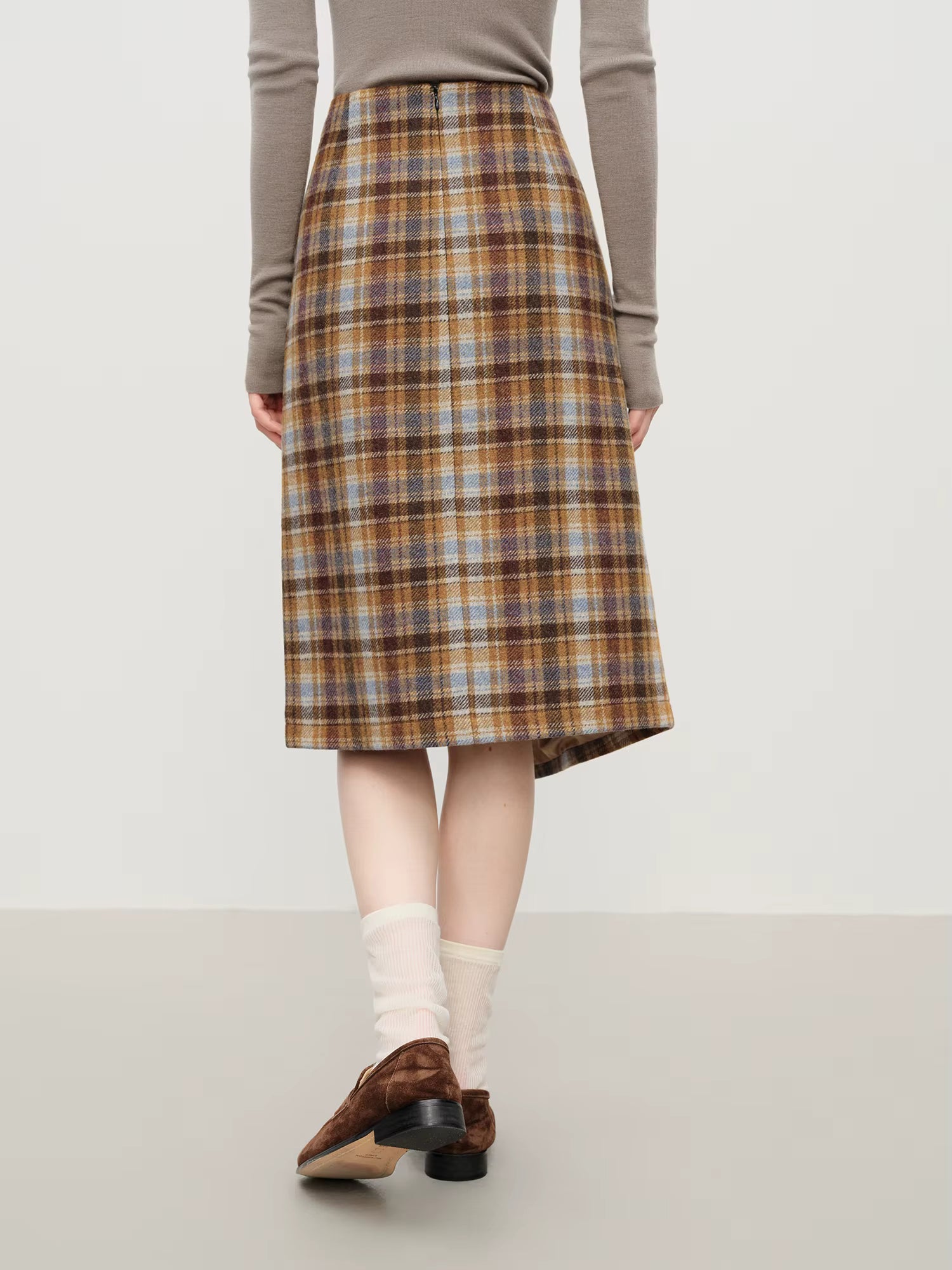 Vintage College-Inspired Asymmetrical Slit Skirt for Women Winter 2025 New Arrival Versatile Slim-Fit Design Plaid Skirts