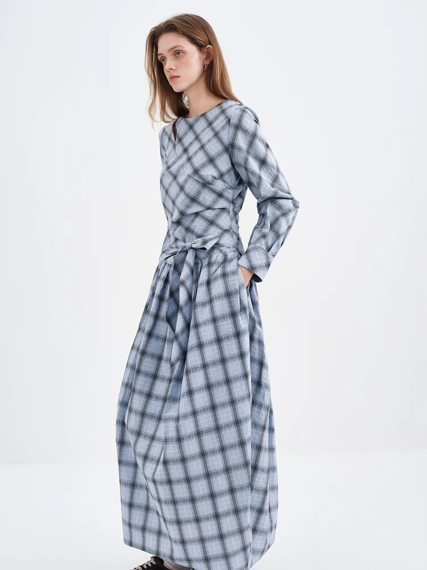 Retro Blue-grey Plaid Fitted Waist Tie Long-sleeved Dresses Women Slim Commuting Design Age-reducing New Winter Style 2025