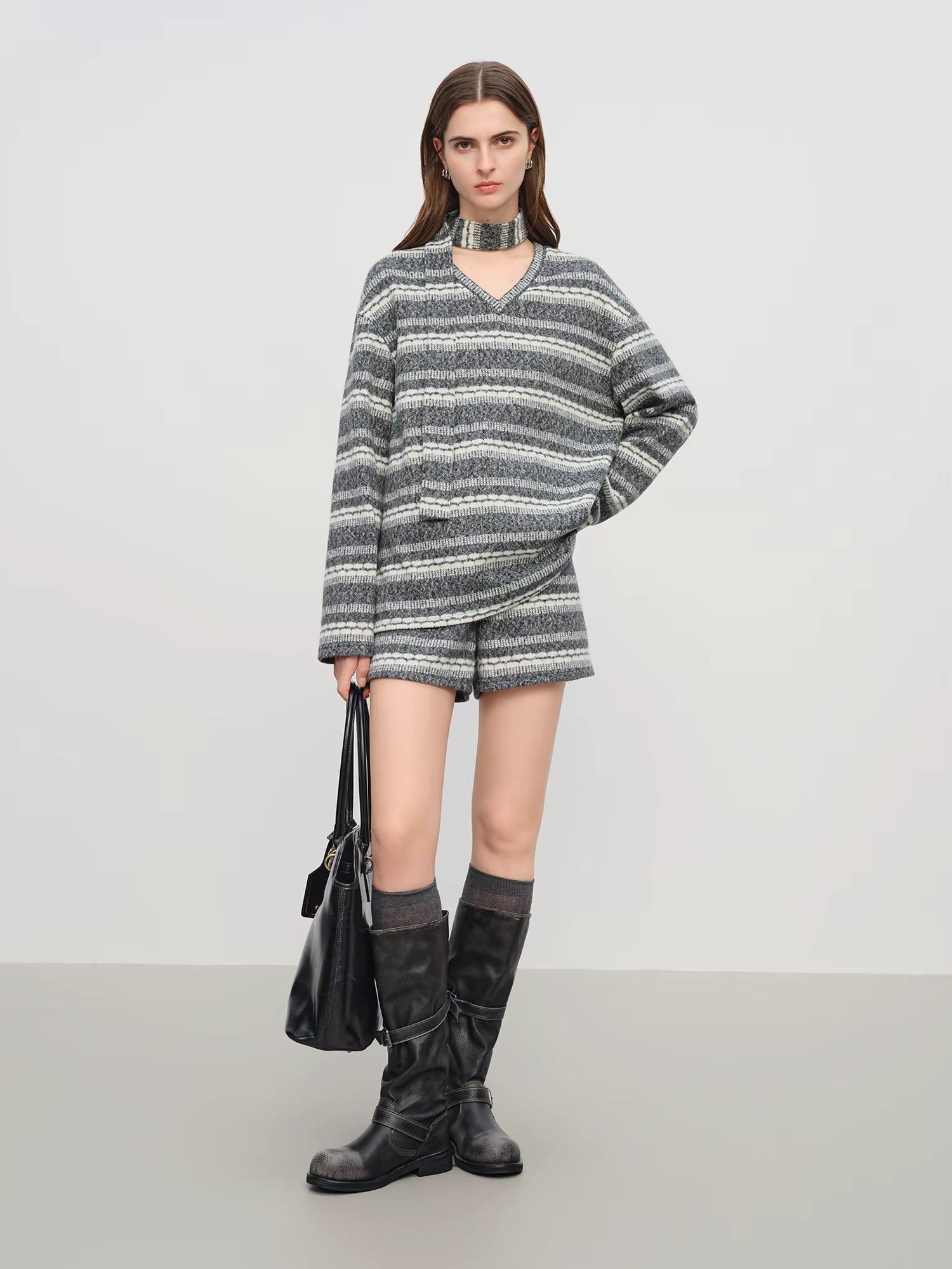 【Premium Series】temperament Striped V-neck Sweatshirt Suits Women's Winter 2025 New Style Shorts Sets Leisure