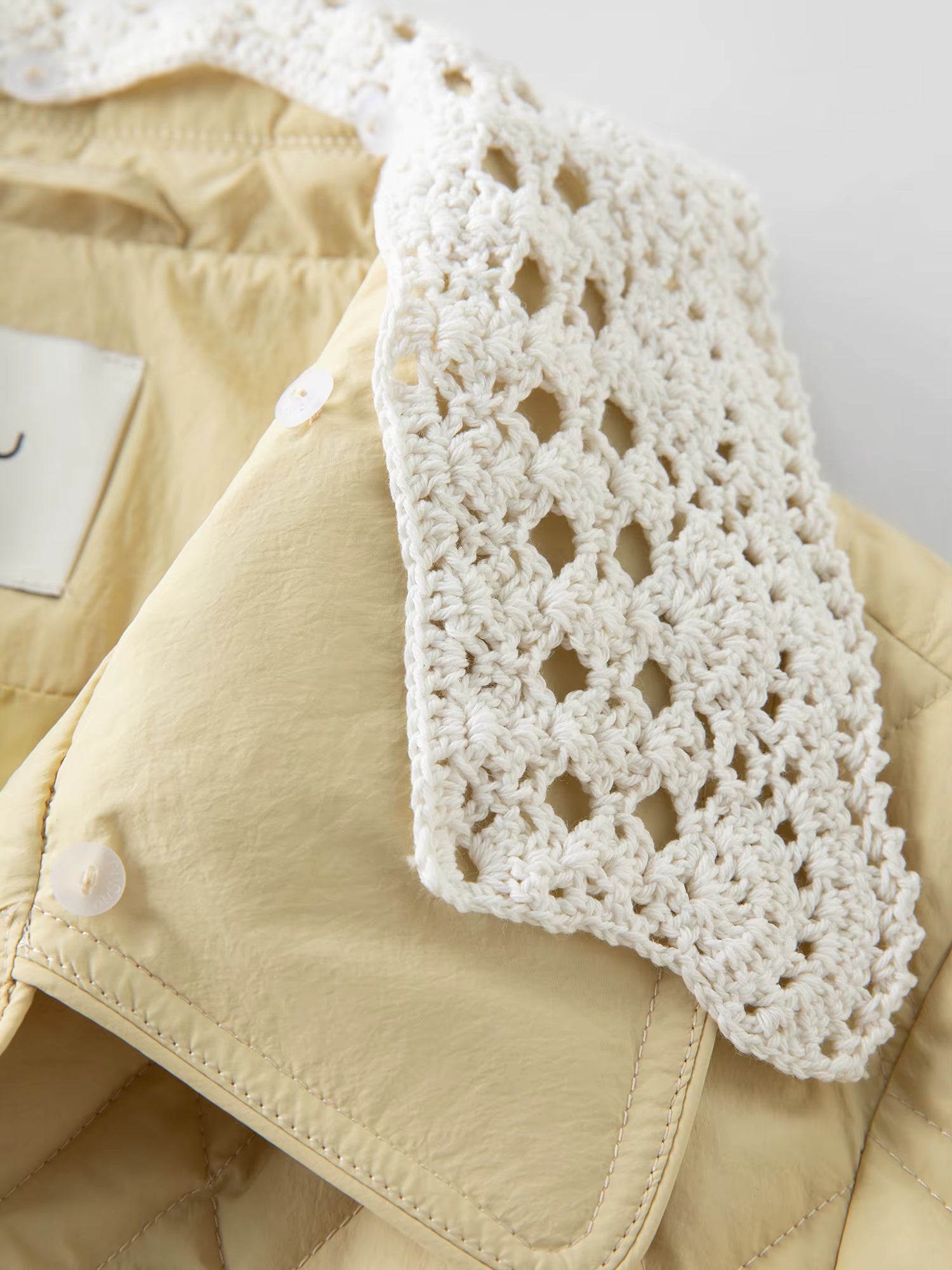 Plus Size Women's Cream Quilted Down Coat with Crochet Lace Collar Winter 2025 Fashion Warm Short Puffer Jacket Outerwear