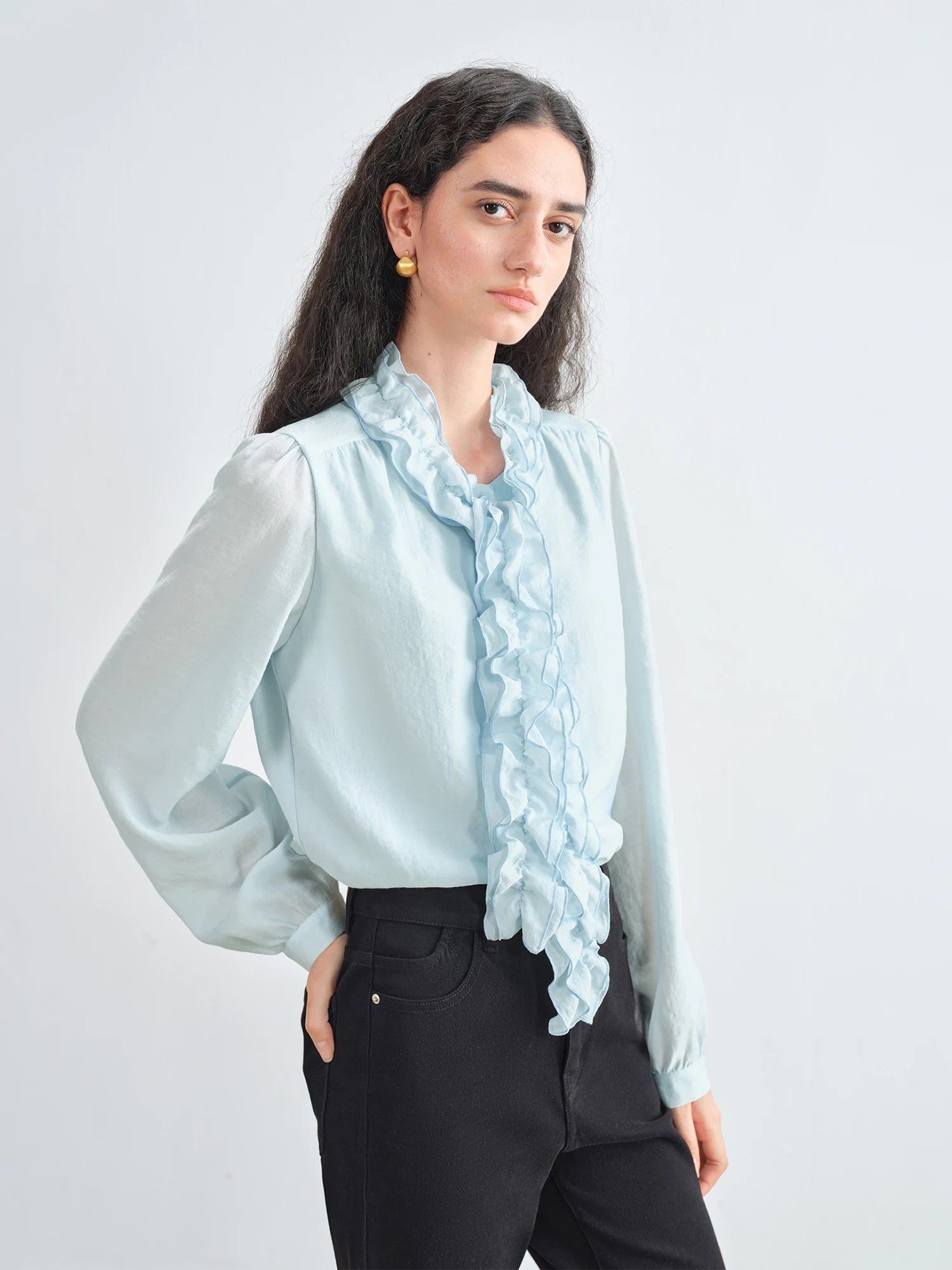 Plaid pattern – A classic and versatile print that adds visual interest.  Ruched detailing at the waist – Creates a flattering, cinched silhouette.  Flowy midi length with long sleeves – Offers modesty with a soft, feminine flow.