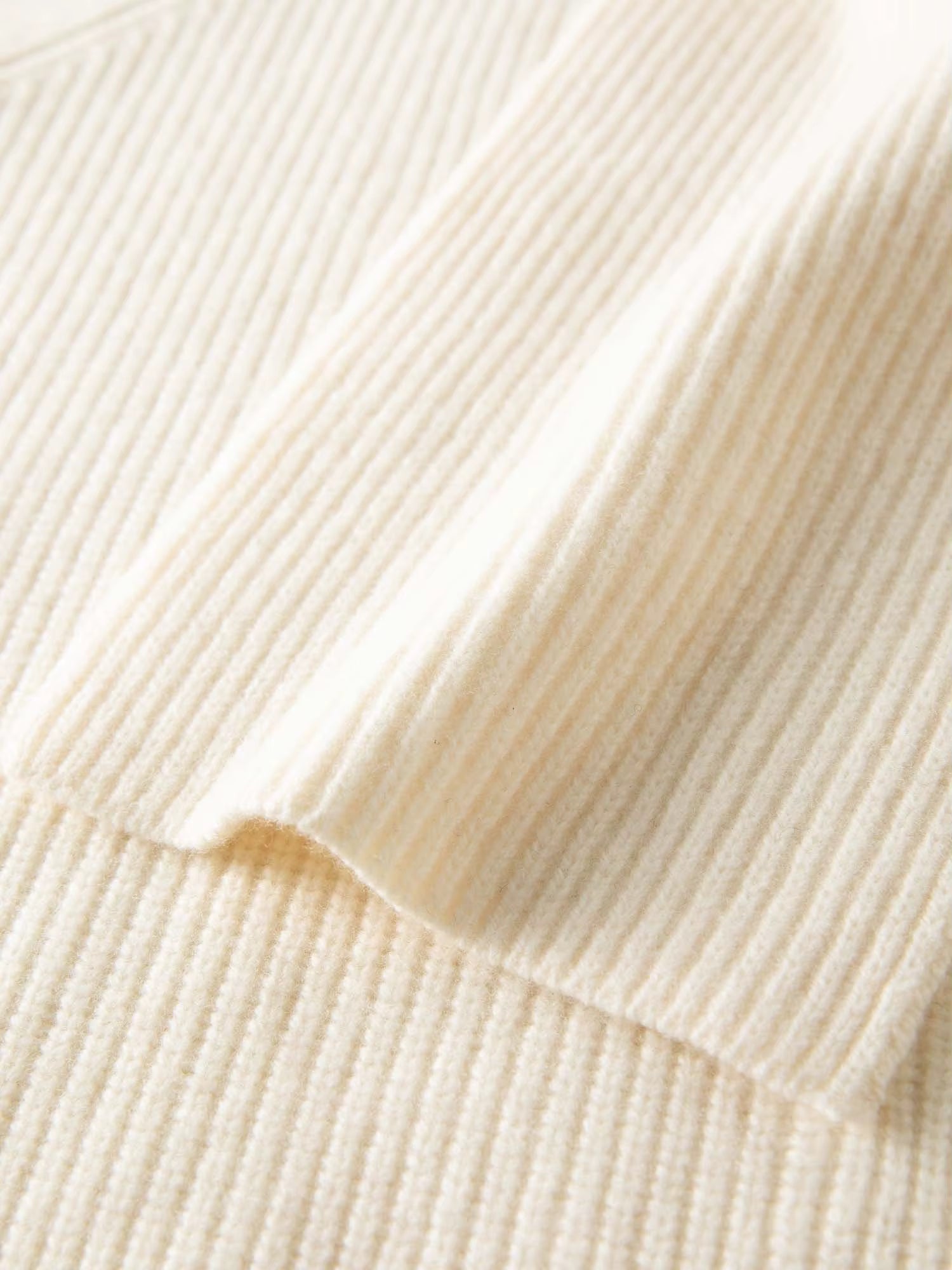 【Premium Series】Winter 2025 Women's Scarf Inspired V-Neck Knit Sweater - Relaxed Fit Comfort Pullover with Soft Touch