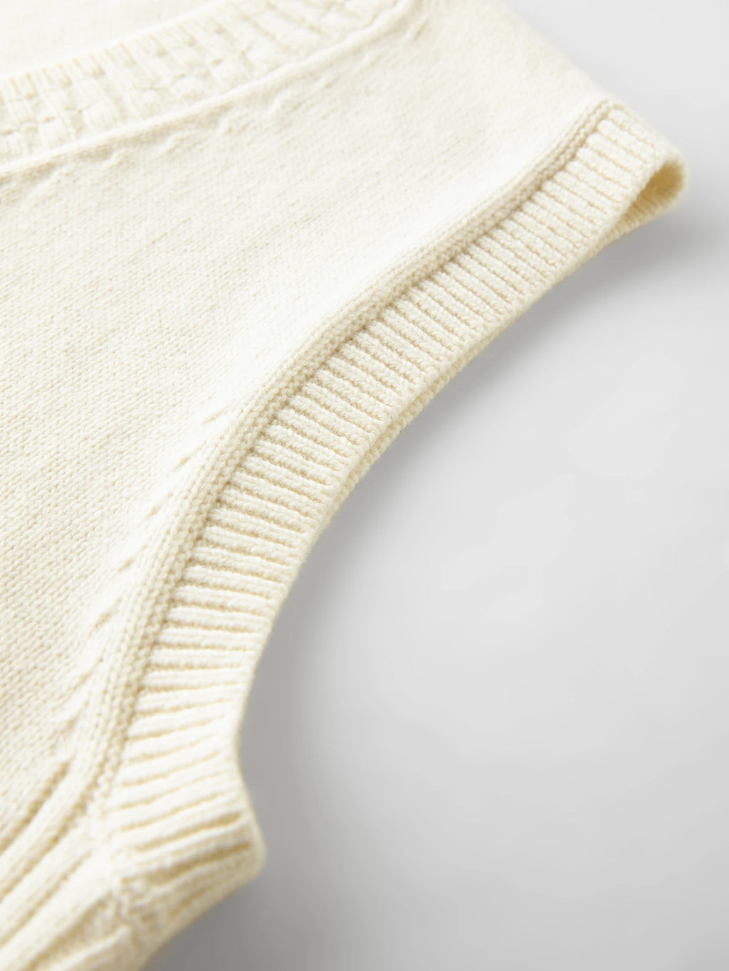 FSLE Women Autumn Winter 2025 New Arival Wool Knit V-neck Sleeveless Vest for Layering Outerwear Tops Tanks Design layered vest