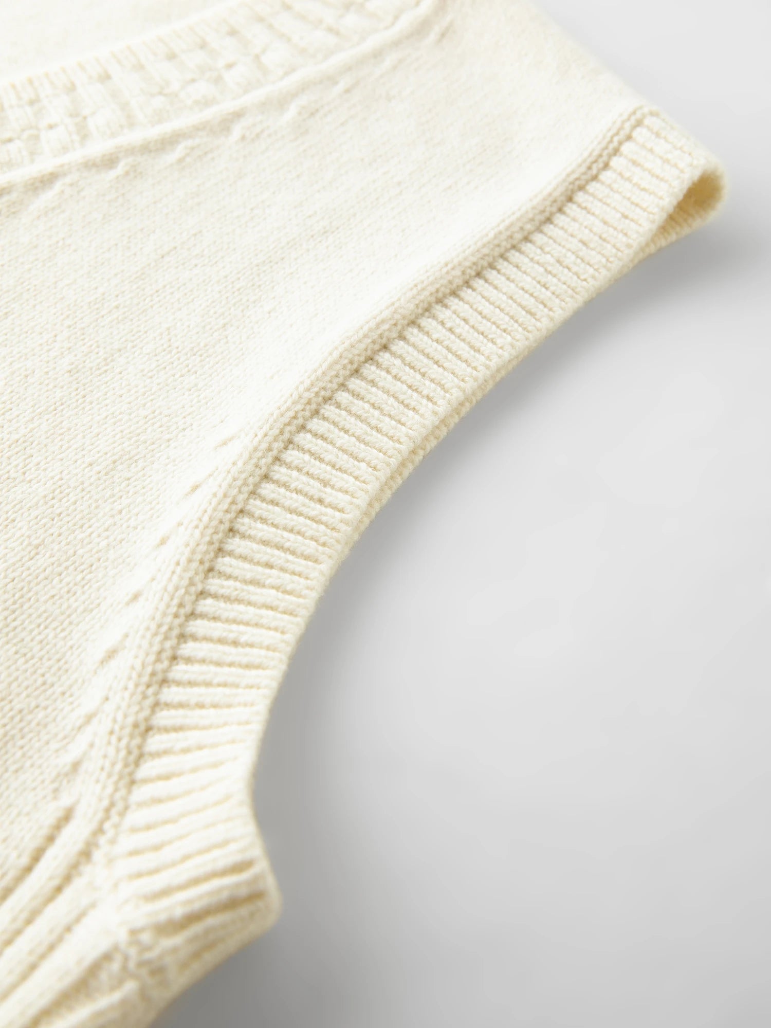 FSLE Women Autumn Winter 2025 New Arival Wool Knit V-neck Sleeveless Vest for Layering Outerwear Tops Tanks Design layered vest