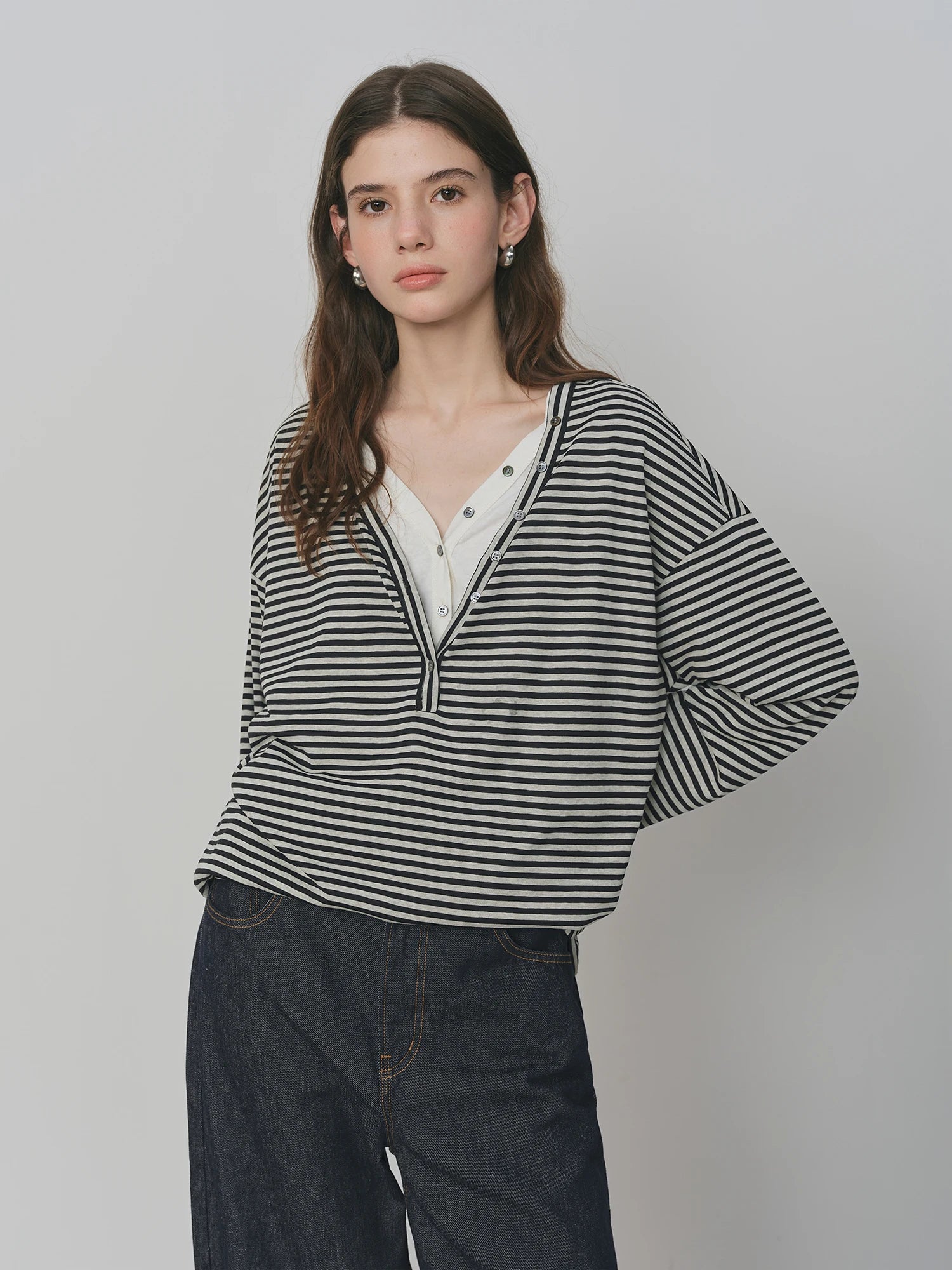 FSLE 2025 New Fake Two-piece Black White Striped V-neck Retro Long-sleeved T-shirt Women's Autumn 2025 New Chic Tops