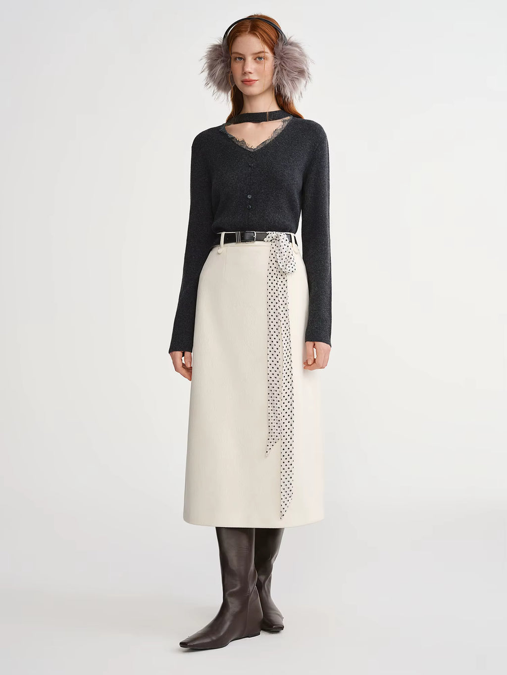 Plus-Size Women Lace-Trimmed Mesh V-Neck Knit Sweater with Wool Blend Winter 2025 New Arrival Heartbeat Signal Collection