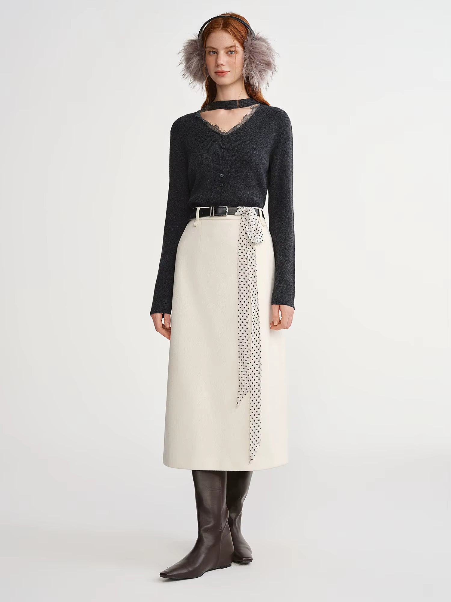 Plus-Size Women Lace-Trimmed Mesh V-Neck Knit Sweater with Wool Blend Winter 2025 New Arrival Heartbeat Signal Collection