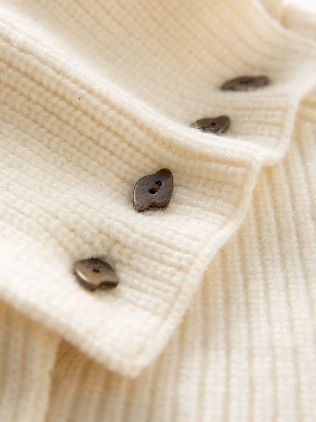 【Premium Series】Winter 2025 Women's Scarf Inspired V-Neck Knit Sweater - Relaxed Fit Comfort Pullover with Soft Touch