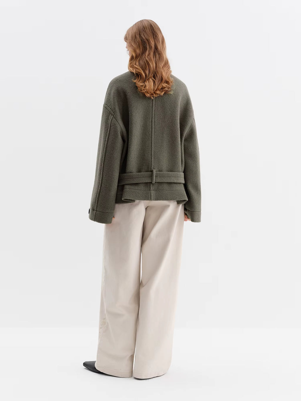 2025 Winter Women's Retro Pea Coat Short Wool Blend Jacket with Large Lapel Horn Buttons - Relaxed Fit Casual Outerwear