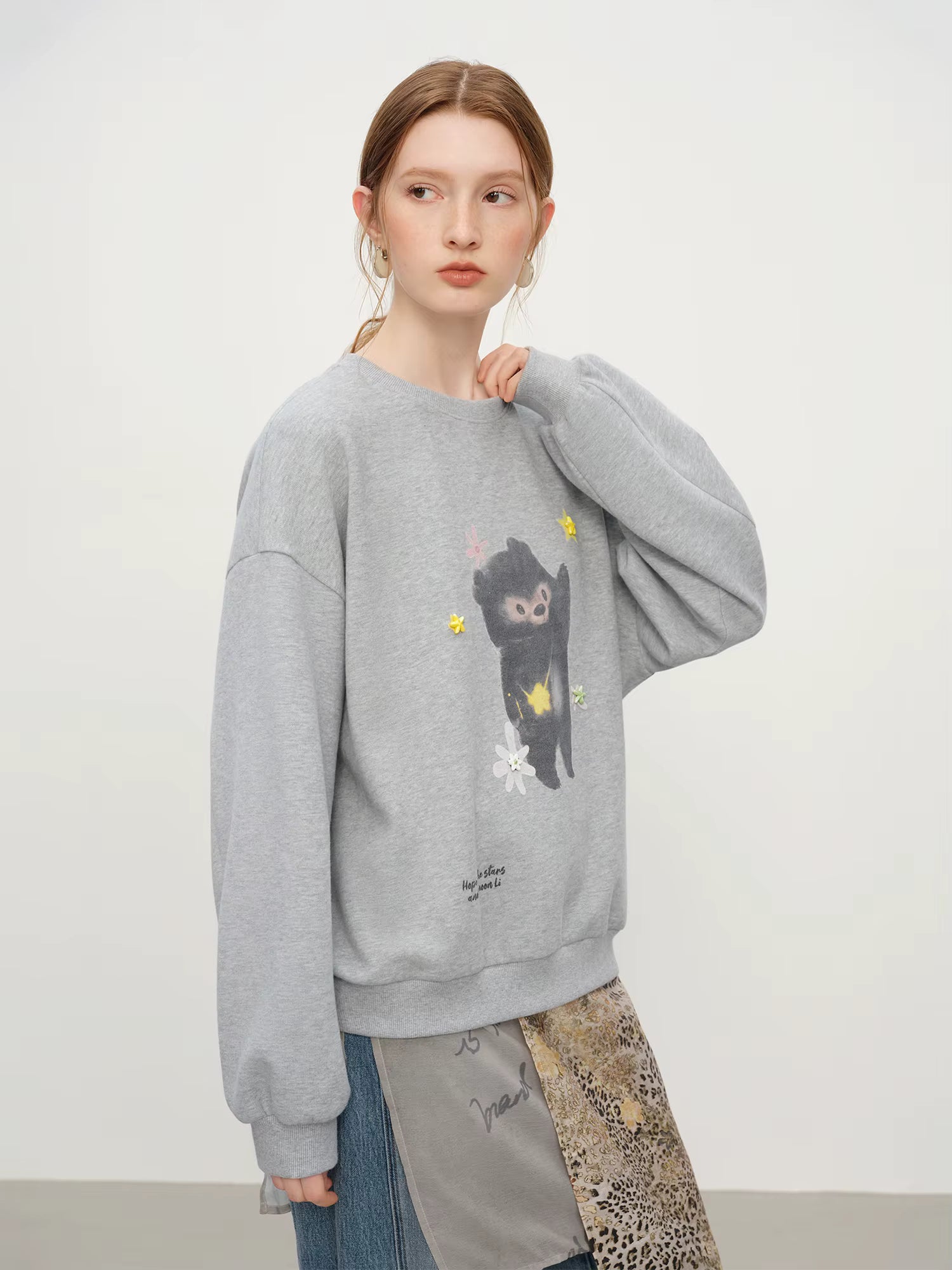 Korean Style Gray Teddy Bear Print Loose Round Neck Hoodie for Women Winter 2025 New Arrival Top Hoodies