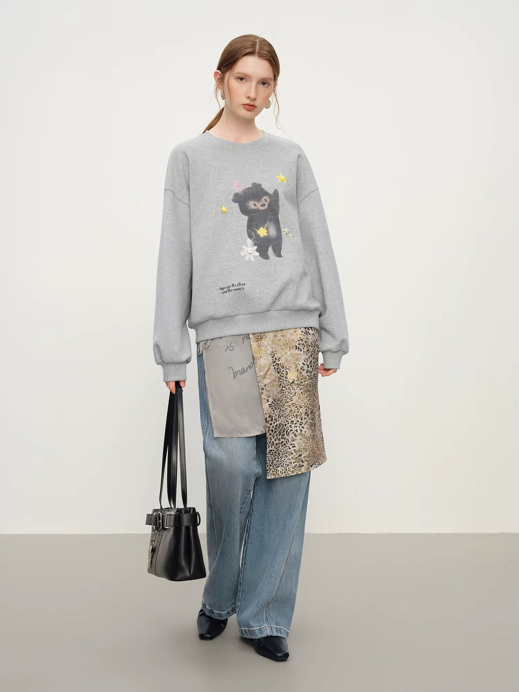 Korean Style Gray Teddy Bear Print Loose Round Neck Hoodie for Women Winter 2025 New Arrival Top Hoodies
