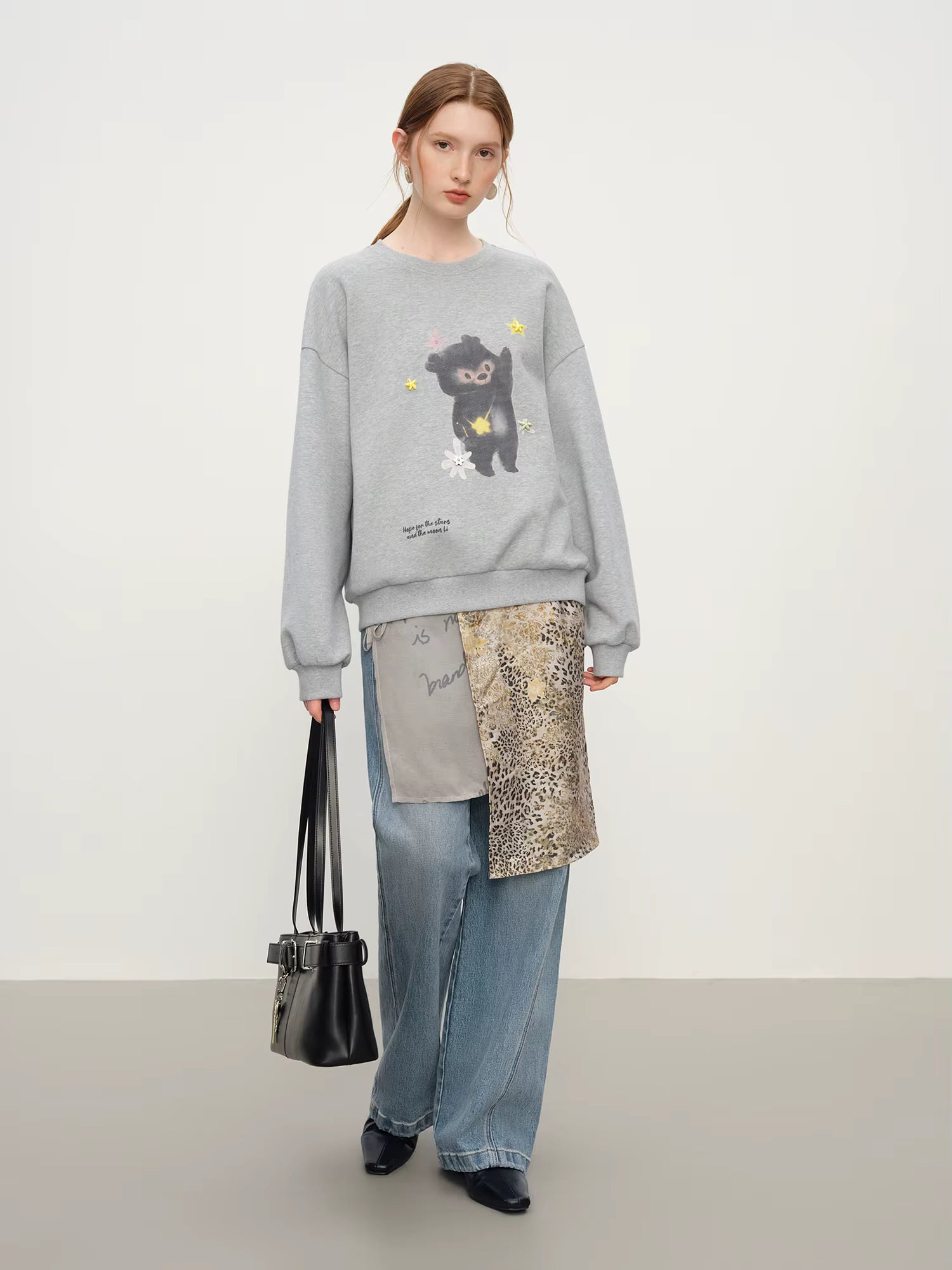 Korean Style Gray Teddy Bear Print Loose Round Neck Hoodie for Women Winter 2025 New Arrival Top Hoodies
