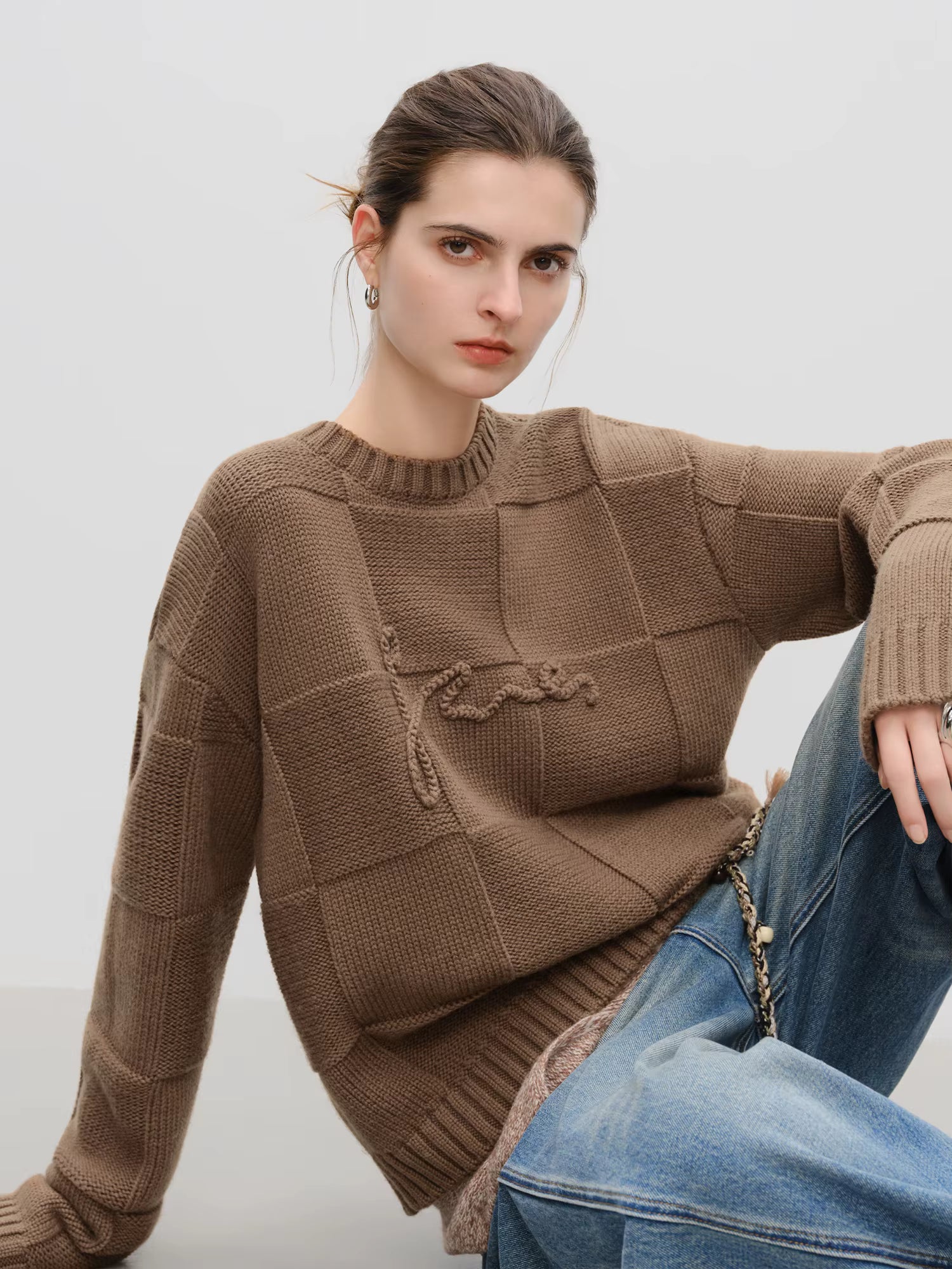 Premium Series】Women's Round Neck Fancy Knit Pullover Sweater - Elegant Commuter Style Winter Knitwear for Office