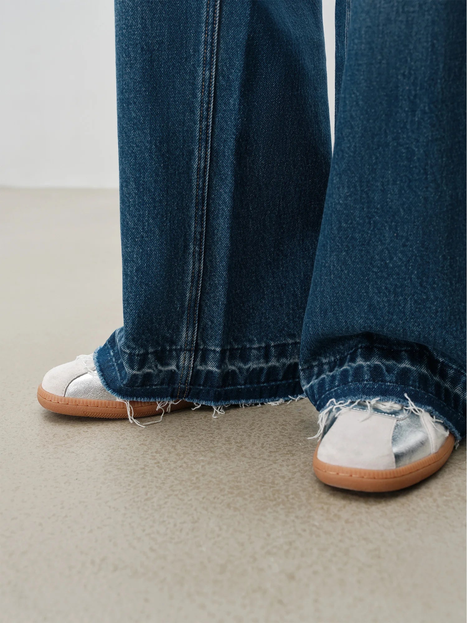 ZIQIAO Women Thicken Jeans Winter Dark Denim Blue Long Trousers Cotton Commuter Women Full Length Straight Jeans 24ZQ94221