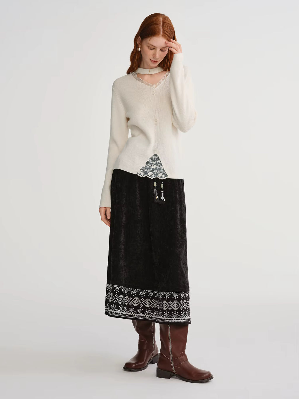 Plus-Size Women Lace-Trimmed Mesh V-Neck Knit Sweater with Wool Blend Winter 2025 New Arrival Heartbeat Signal Collection