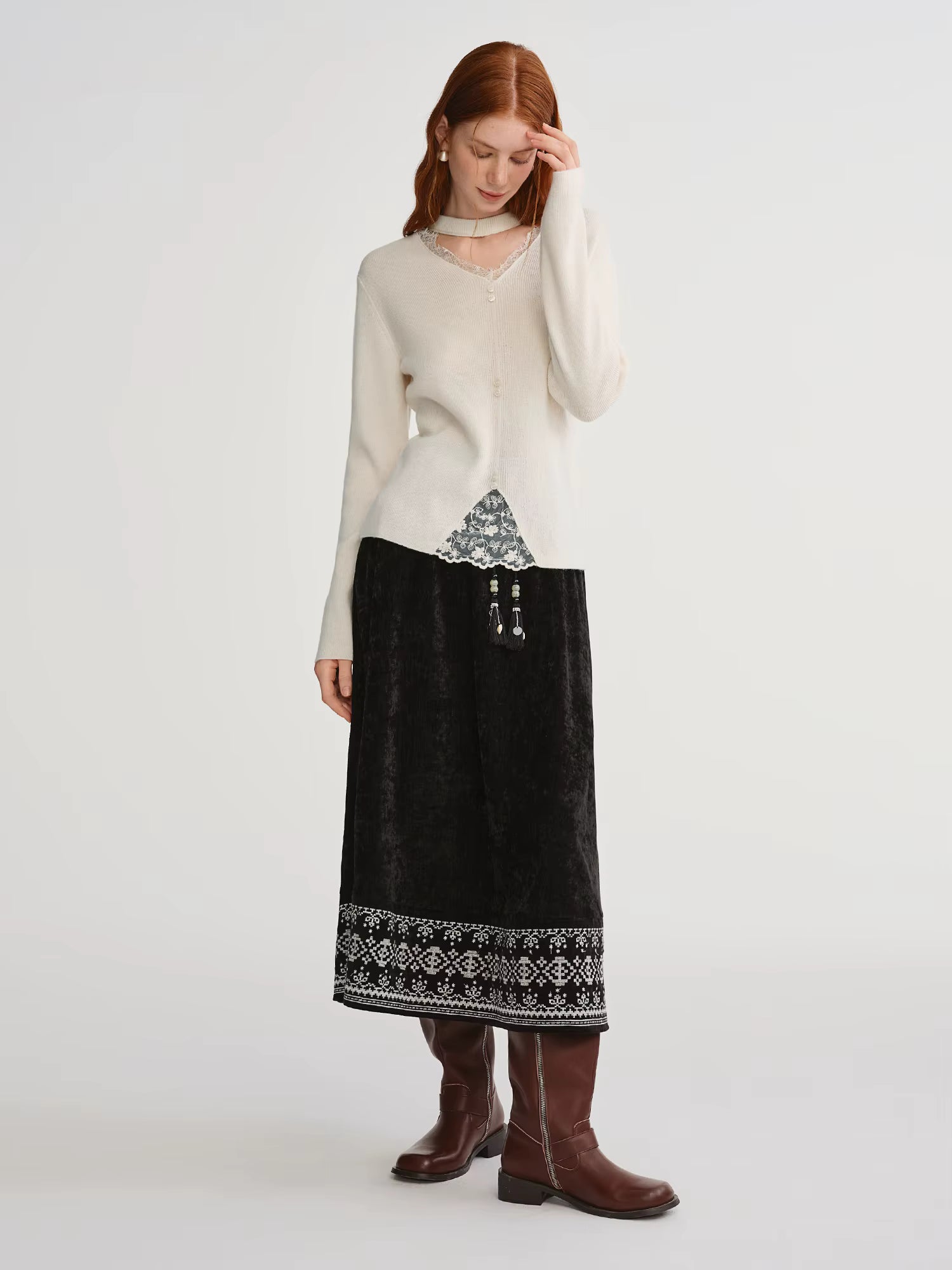 Plus-Size Women Lace-Trimmed Mesh V-Neck Knit Sweater with Wool Blend Winter 2025 New Arrival Heartbeat Signal Collection