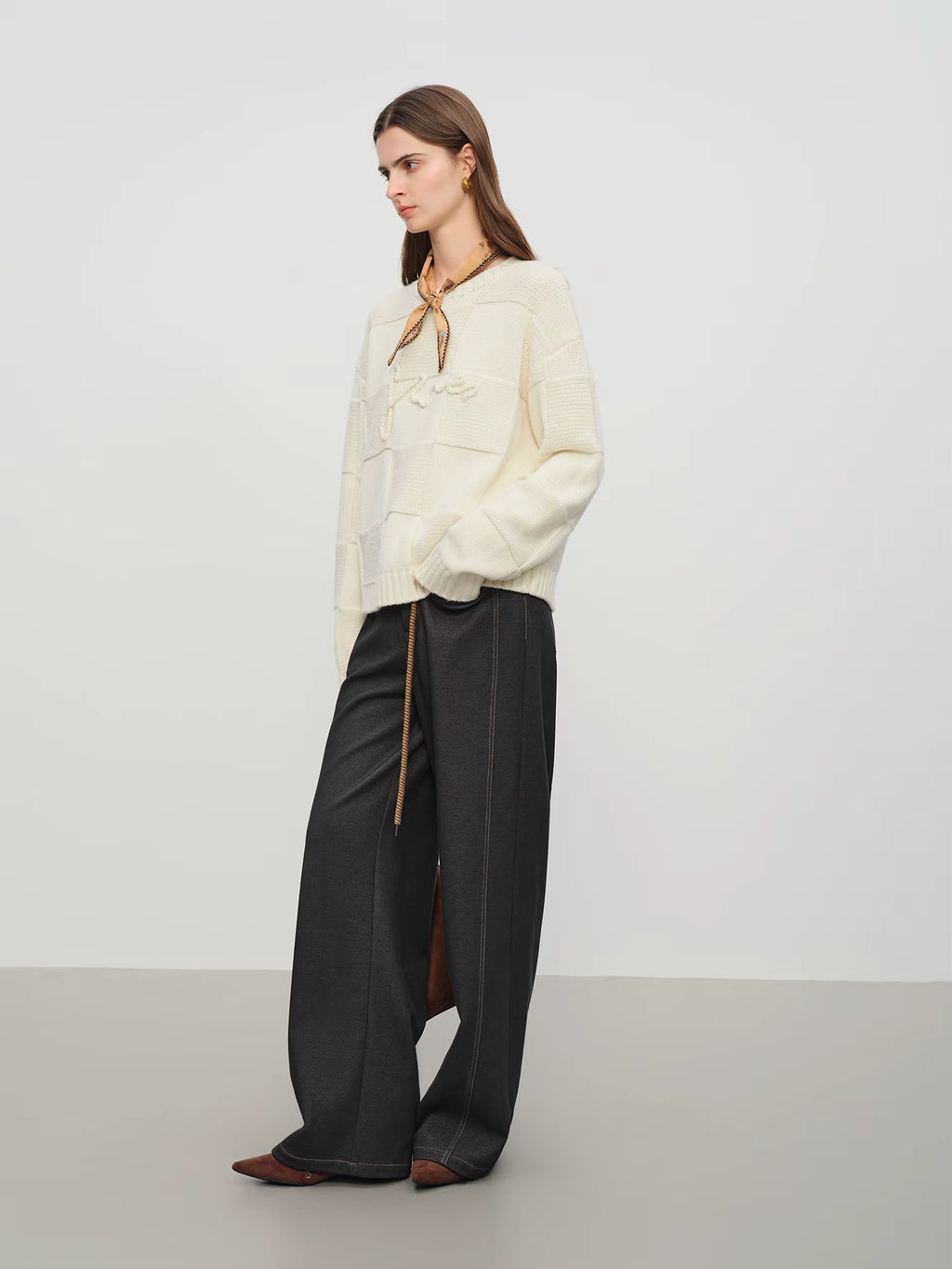 Premium Series】Women's Round Neck Fancy Knit Pullover Sweater - Elegant Commuter Style Winter Knitwear for Office