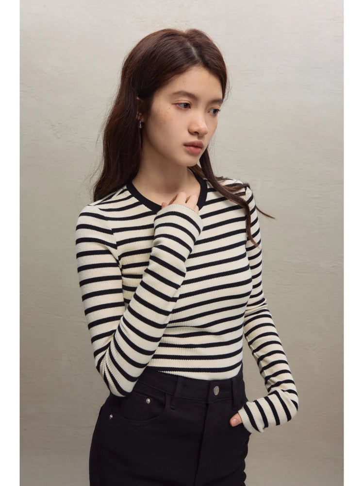 ZIQIAO Contrast Striped Long Sleeved Knitted T-shirt For Women's Autumn Winter 2023 New Slim Fitting Bottom Top Casual Loose