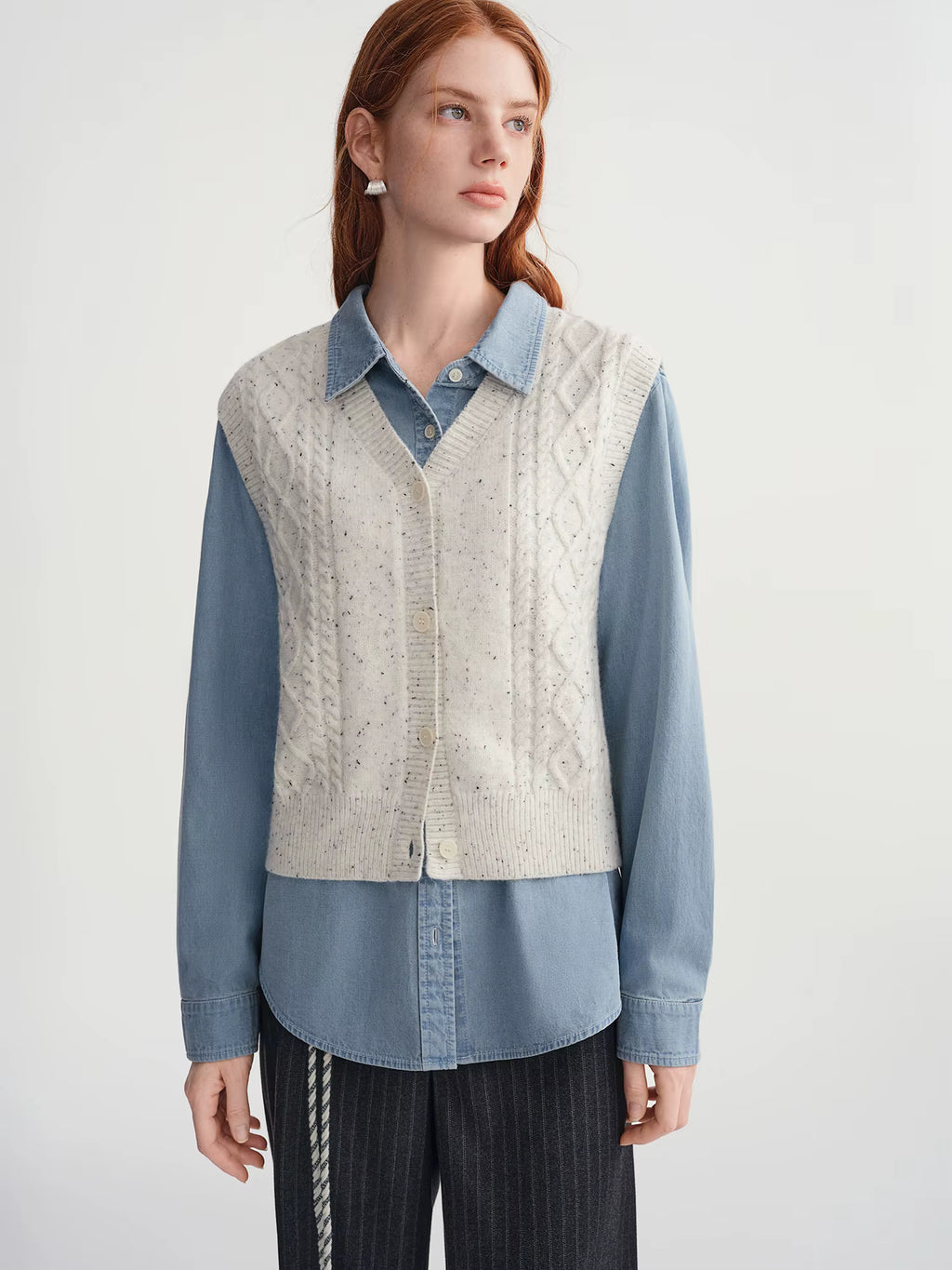 Plus-Size Women's Colorful Dot V-Neck Knit Sweater Vest Versatile Slimming Winter Layering Top 2025 New Arrival Vests