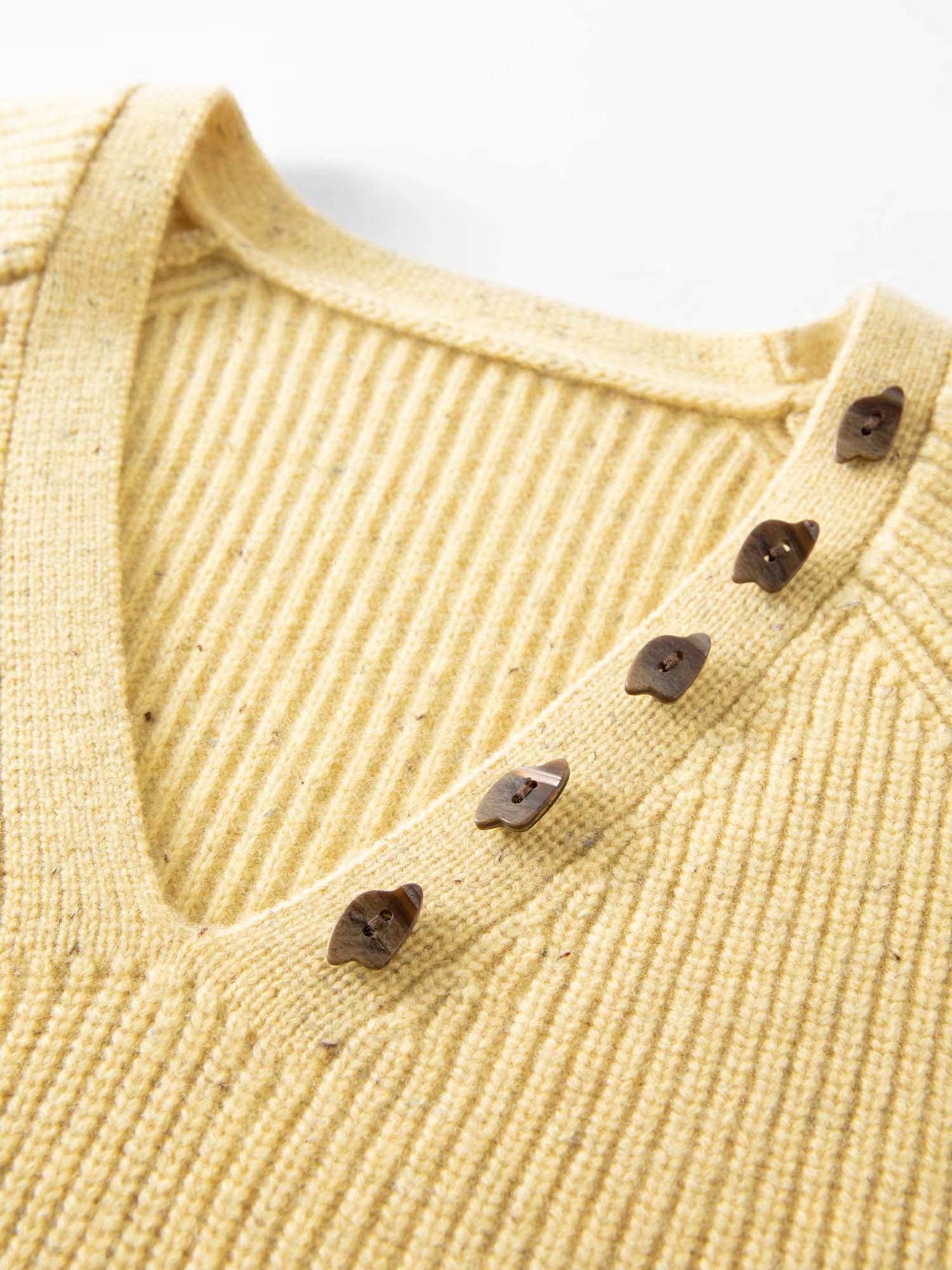 【Premium Series】Winter 2025 Women's Scarf Inspired V-Neck Knit Sweater - Relaxed Fit Comfort Pullover with Soft Touch