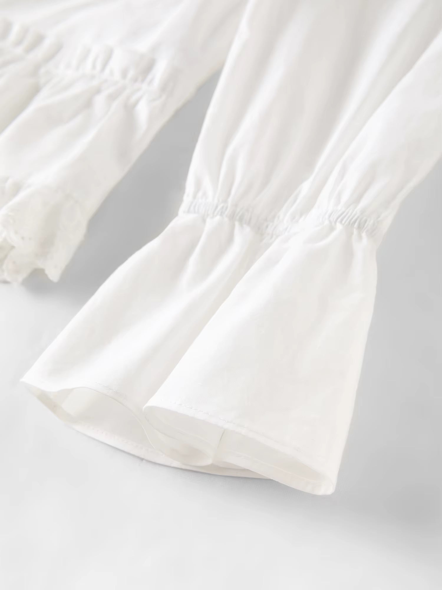 Wood Ear Edge Trim V-Neck Floral Hemline Long-Sleeve Blouse for Women Spring 2026 New Arrival Retro Cotton White Shirts