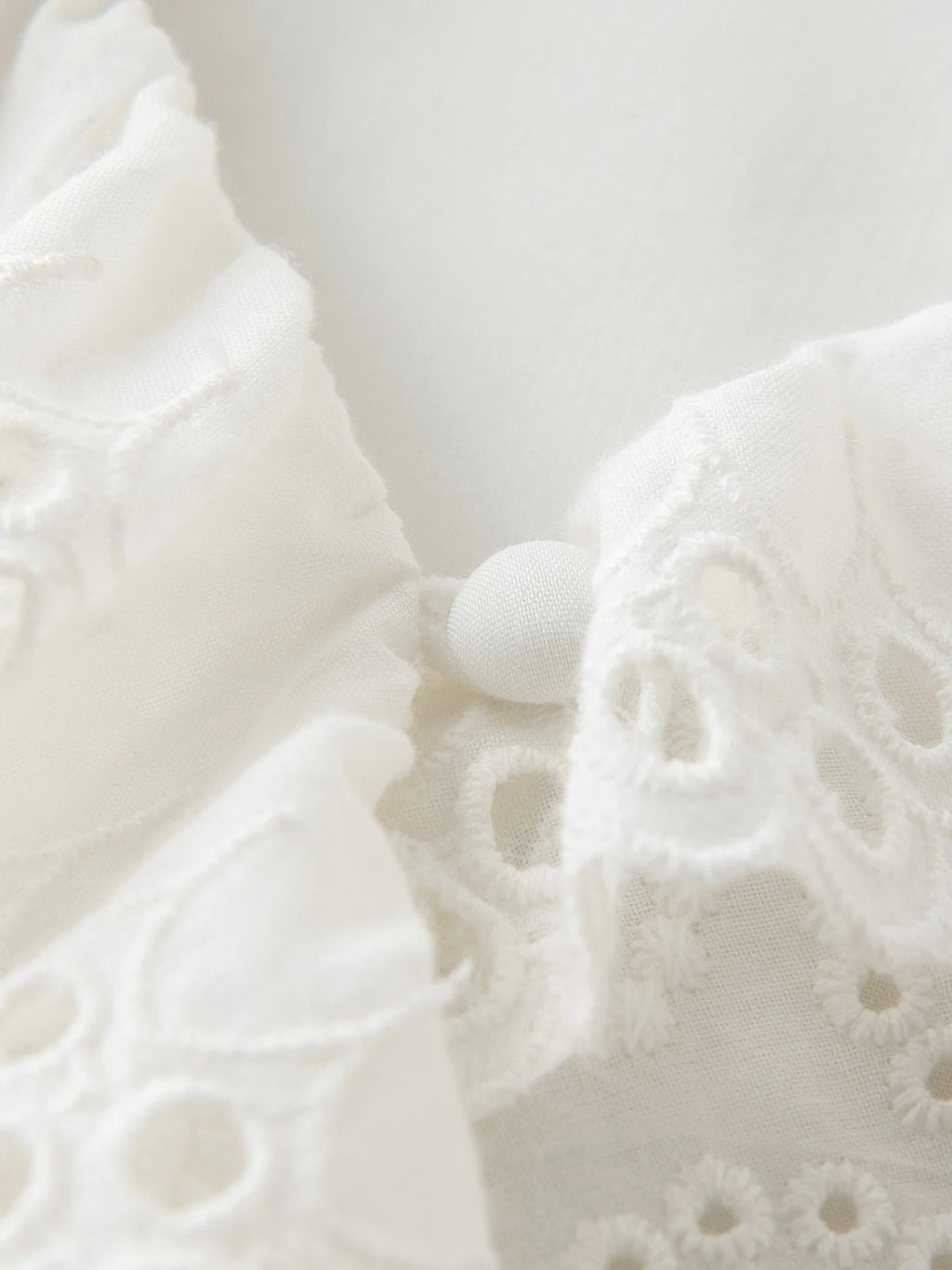 DUSHU Lace Hollow-out White Shirt 2025 Autumn New V-neck Top Elegant Temperament Stylish Office Lady Commuting Korean Style