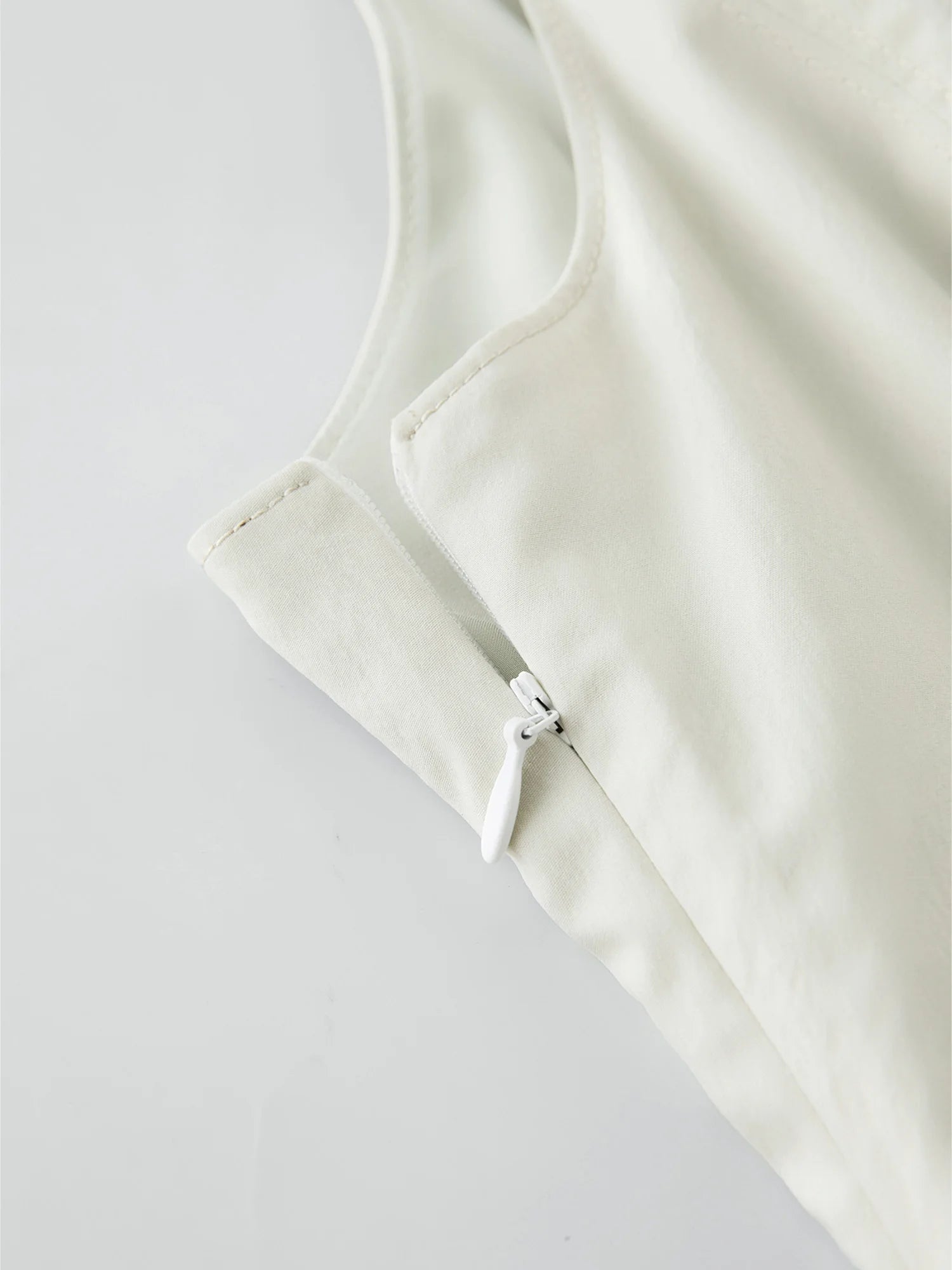 ZIQIAO Workplace Simple Commuting Waist Dress Women 2025 Summer New Green Slim Temperament Vest Skirt