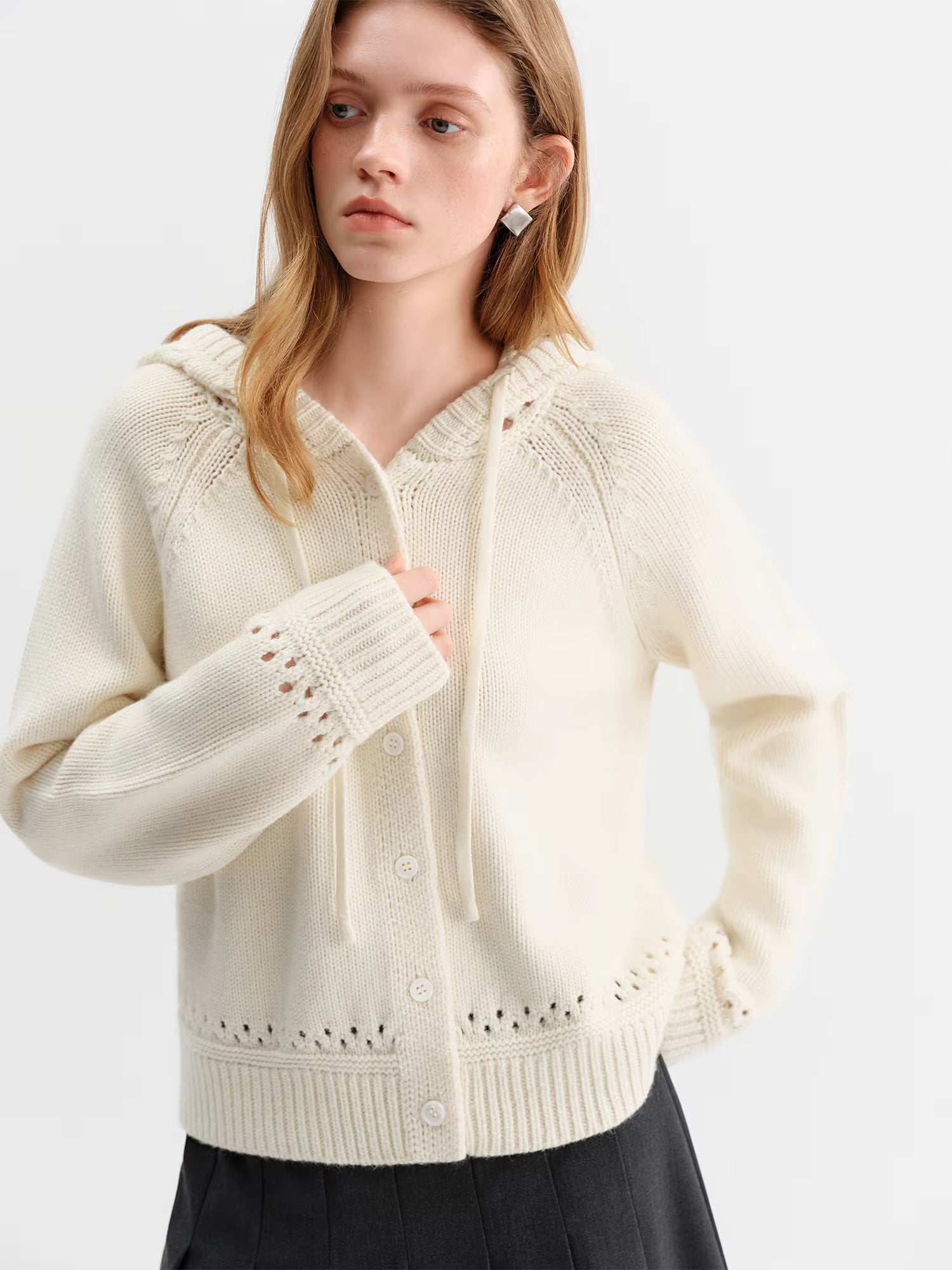 French Retro Style Hooded Hollow Out Knit Top for Women New Winter 2025 Textured Faux Lace Top Solid All-match