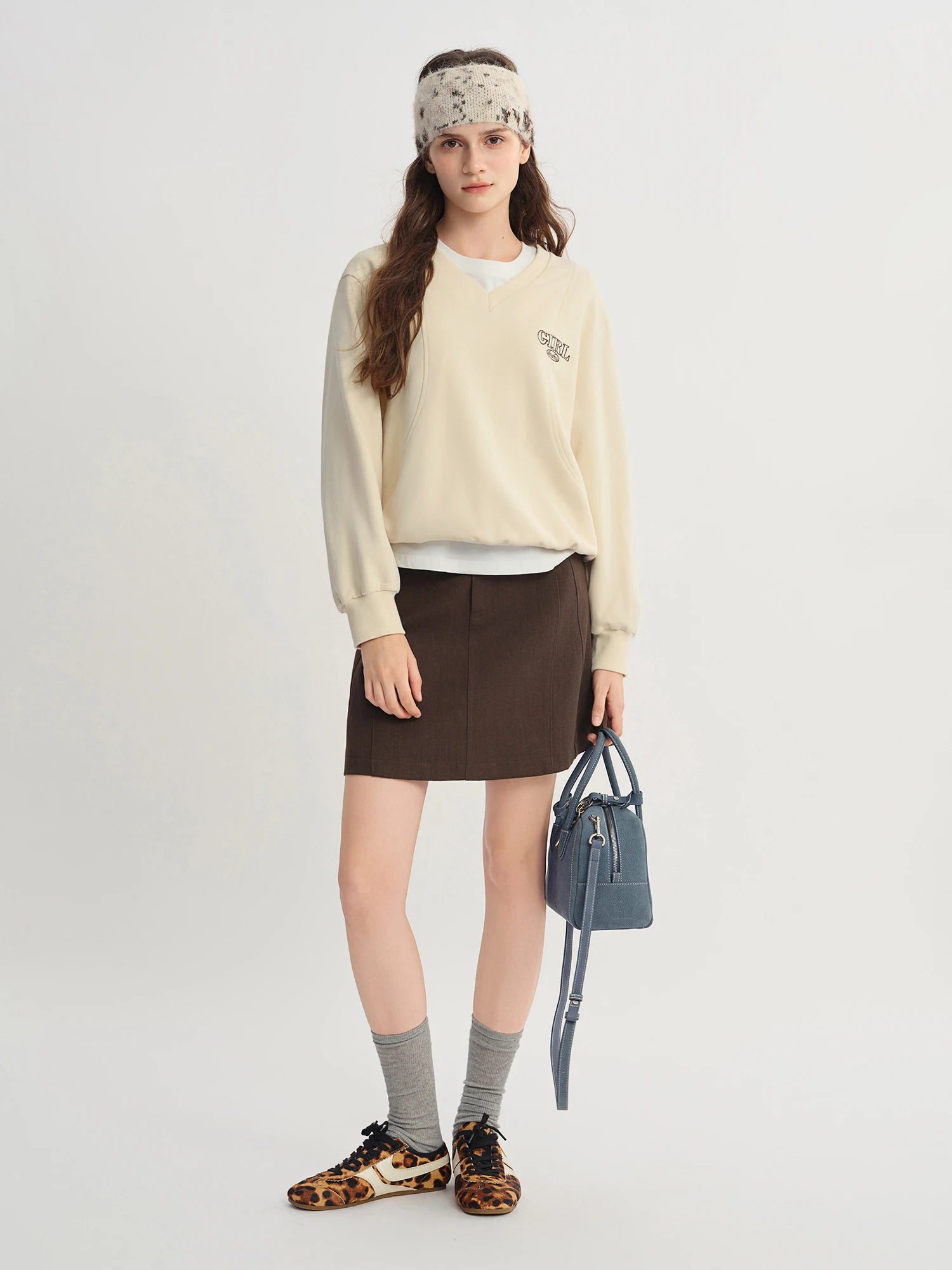 Plus Size Contrast Color Letter Embroidered Sweatshirt Women 2025 Early Autumn All-match V-neck Loose Top Leisure Simple