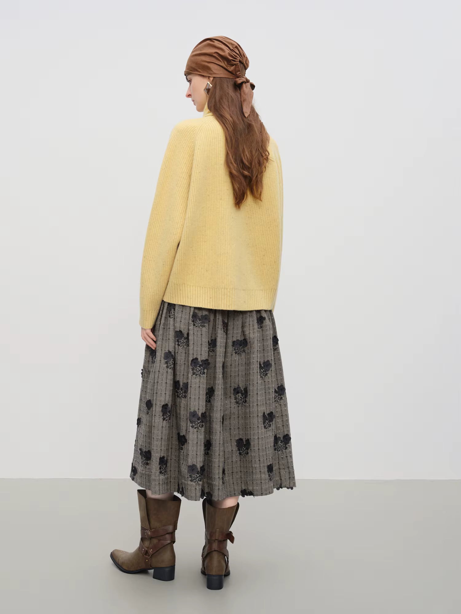 【Premium Series】Winter 2025 Women's Scarf Inspired V-Neck Knit Sweater - Relaxed Fit Comfort Pullover with Soft Touch