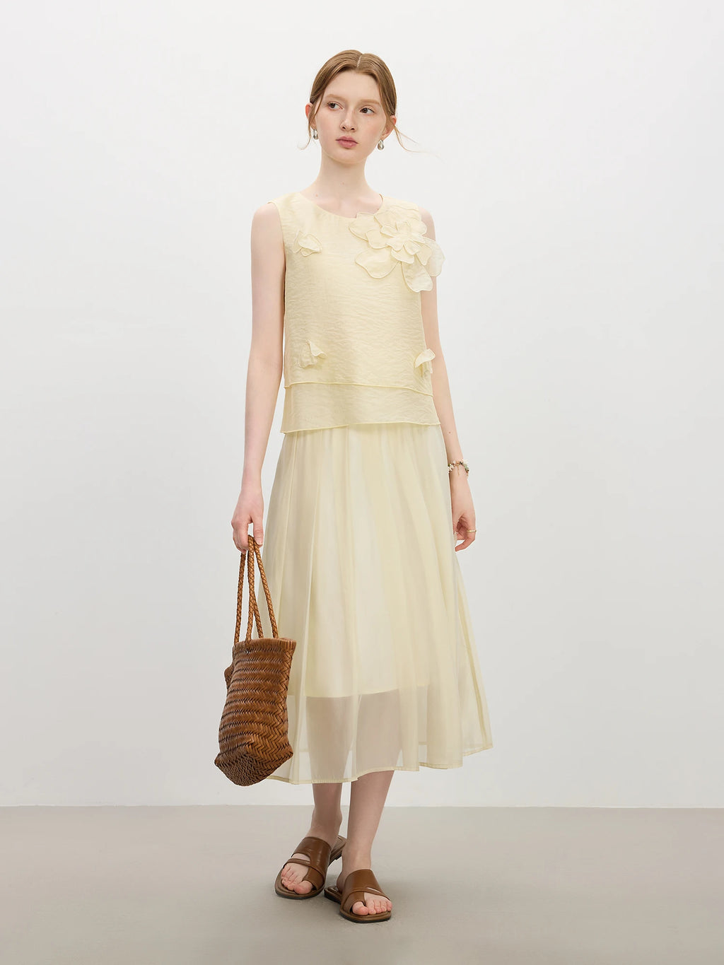 FSLE Elegant Design Three-dimensional Flower Sleeveless Top Women's skirt suit summer 2025 new style