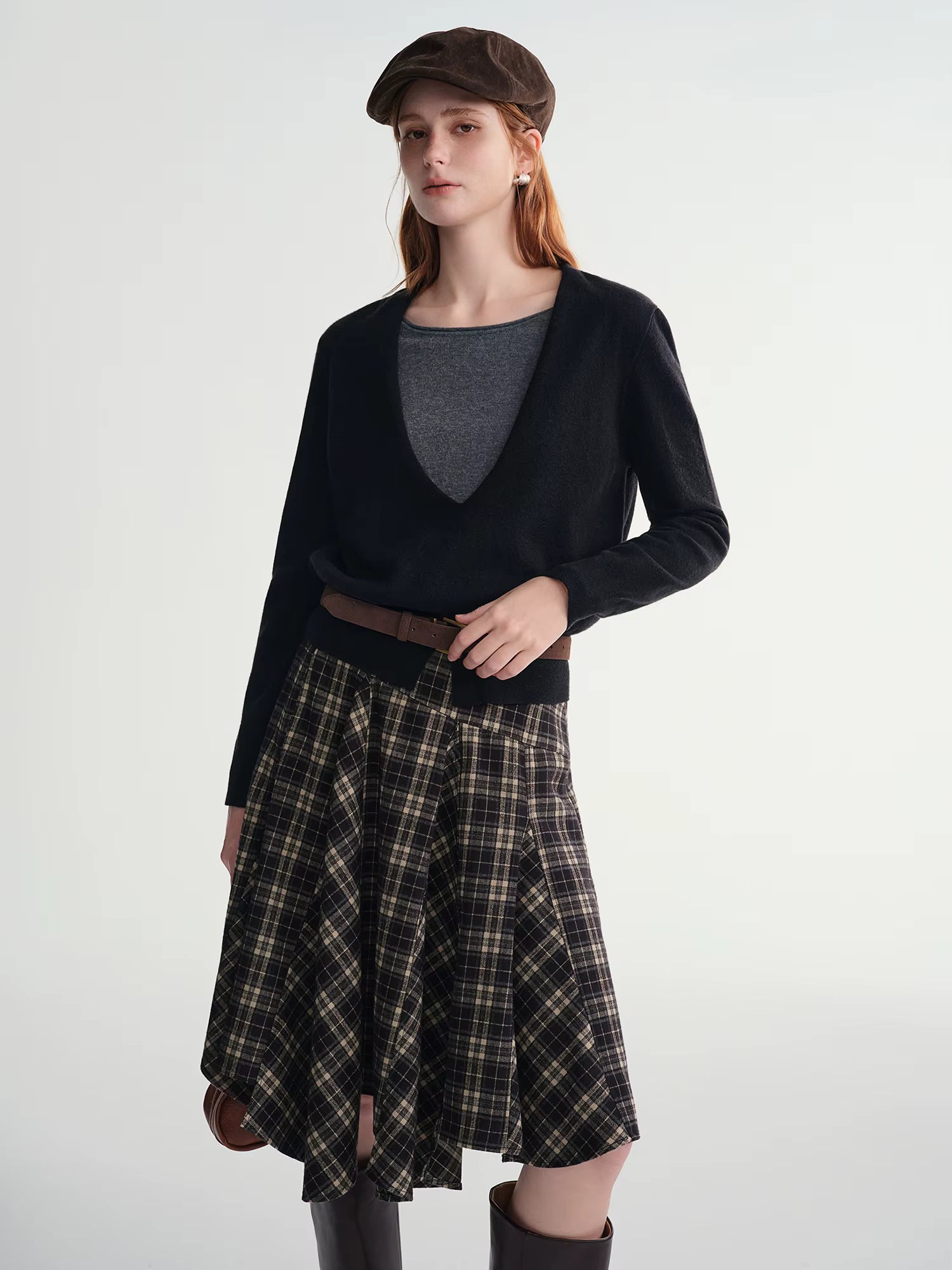 Plus-Size Women's Fashion: Elegant Lazy Curve Faux Two-Piece Color Block Contrast Deep V-Neck Knit Sweater 2025 Winter