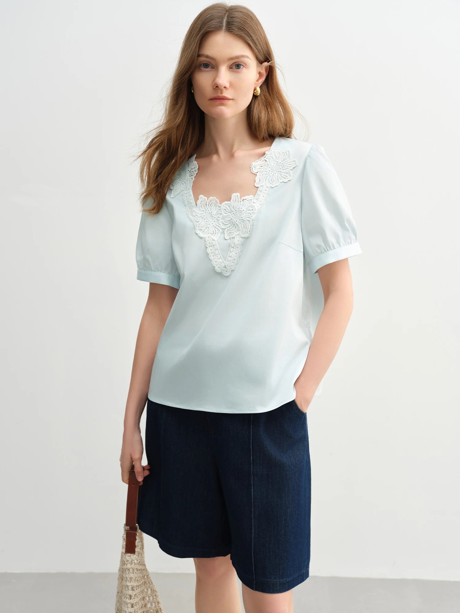 DUSHU Plus Size Women's Exquisite Lace Short-sleeved Blouse 2025 Summer New Embroidery Lace V-neck Slim Top