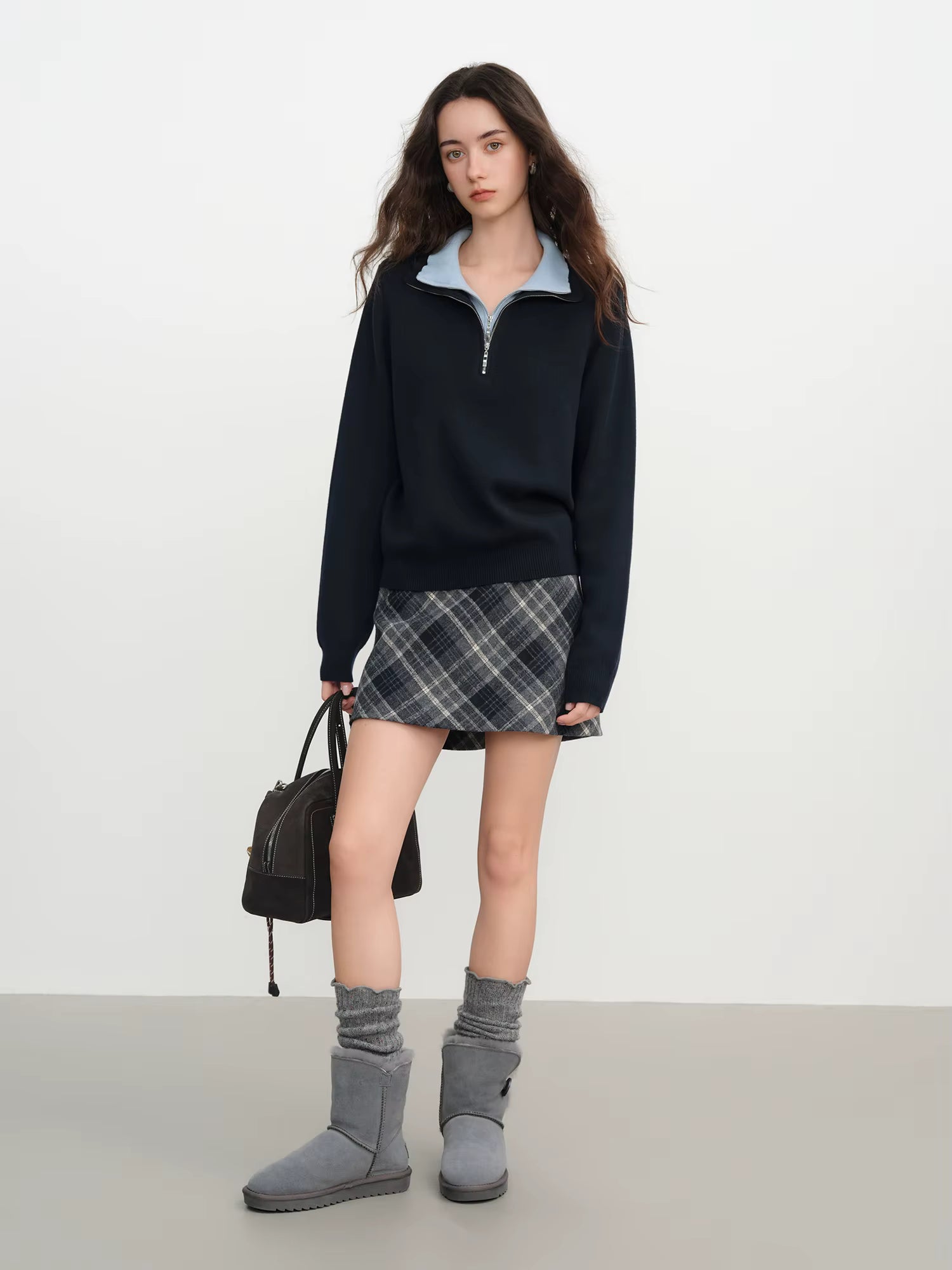 Color-Block Fake Two-Piece Women's Half-High Collar Knitwear 2025 Winter New Arrival, Versatile Color-Block Knit Pullover