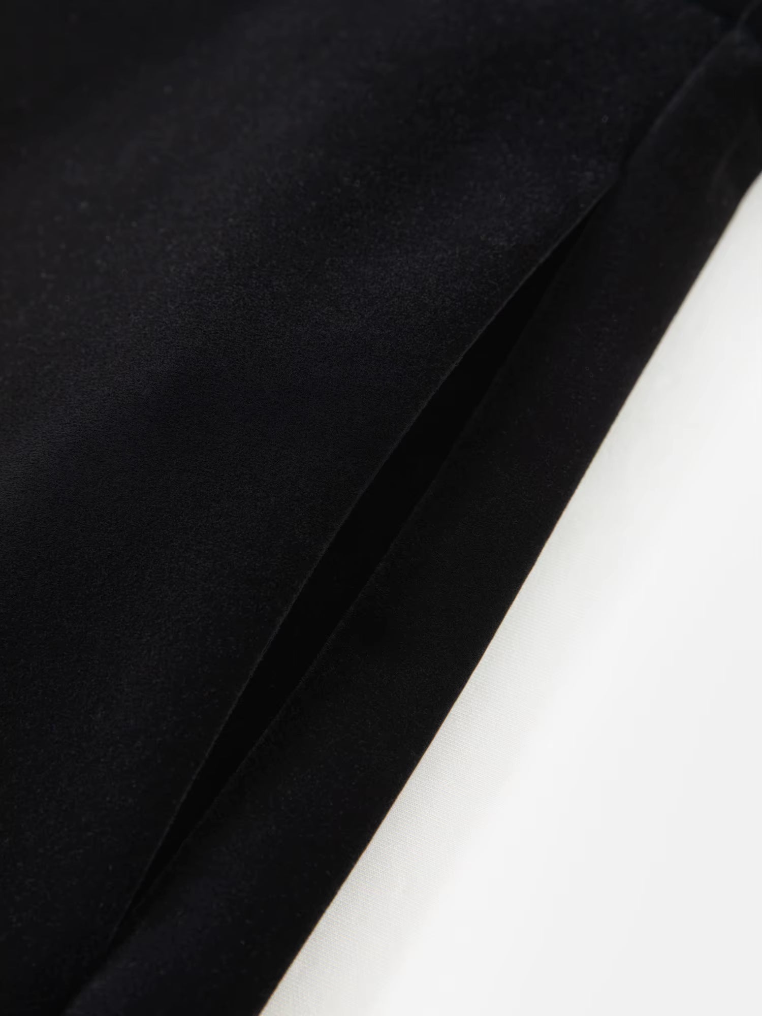 Stylish Plus-Size Flowing Velvet Waist defining Vest Design Dress - Autumn/Winter Deep V-Neck Sleeveless 2025 Winter New
