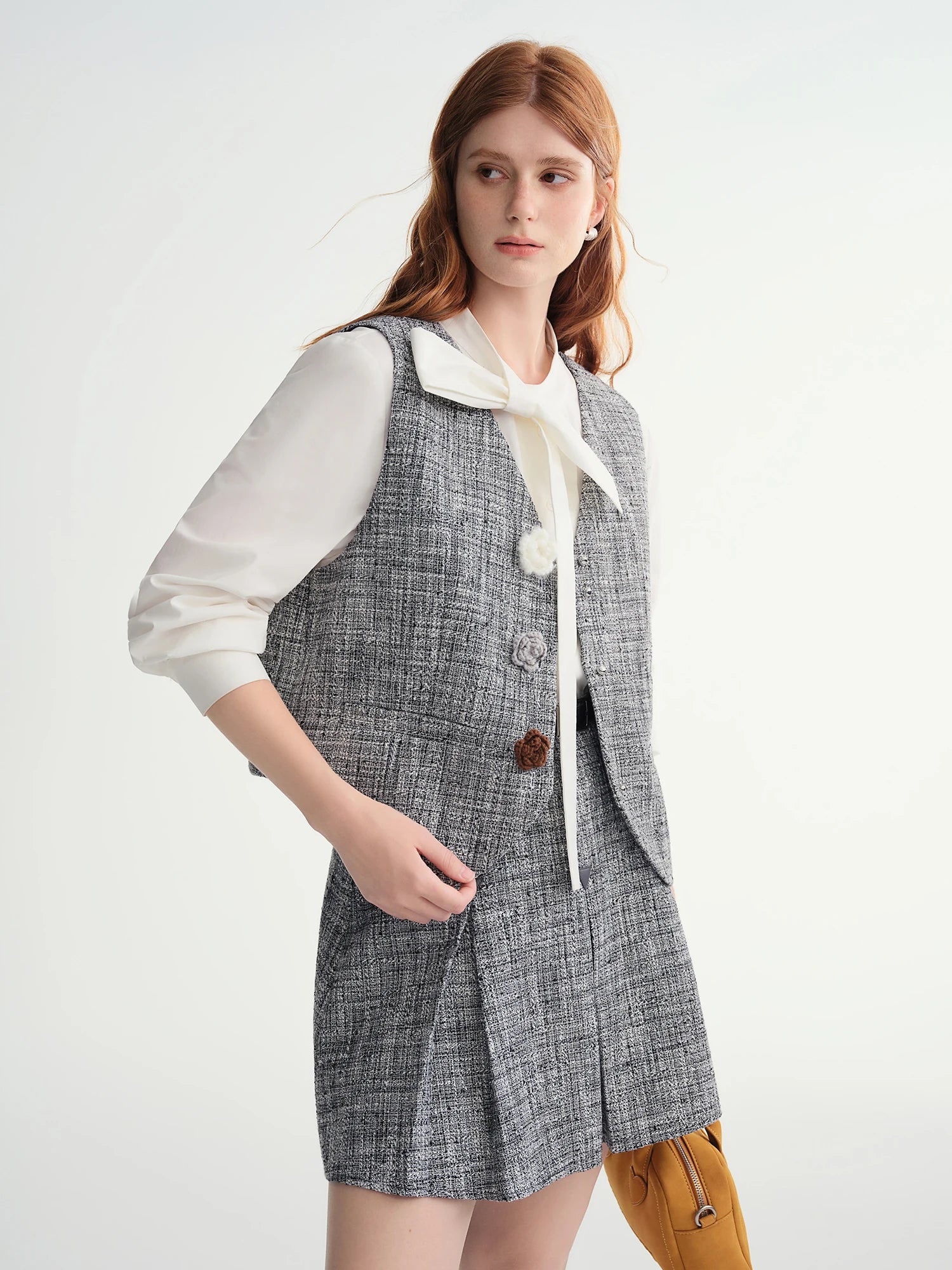 Plus-Size Women's 2025 Elegant Temperament Floral Fabric Vest and Skirt Set Vest and Skirts