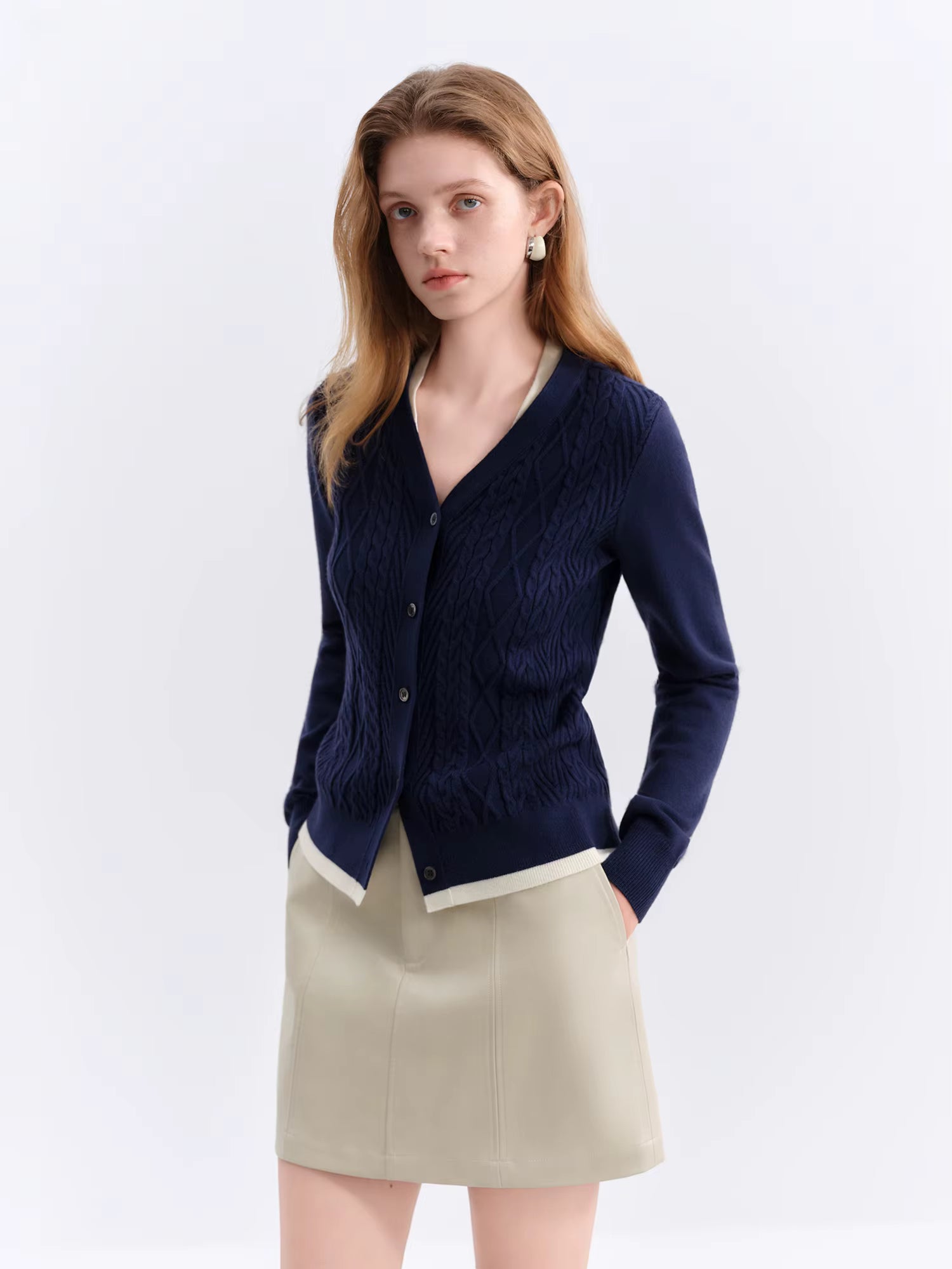 Fake Two-piece Cable-knitted Cardigan V-neck Slim Elastic Soft 2025 Winter New Korean Style Knitted Sweater Trendy