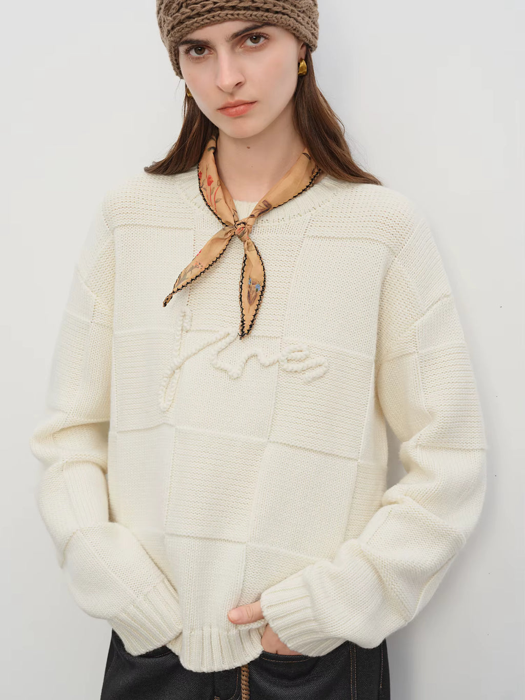 Premium Series】Women's Round Neck Fancy Knit Pullover Sweater - Elegant Commuter Style Winter Knitwear for Office