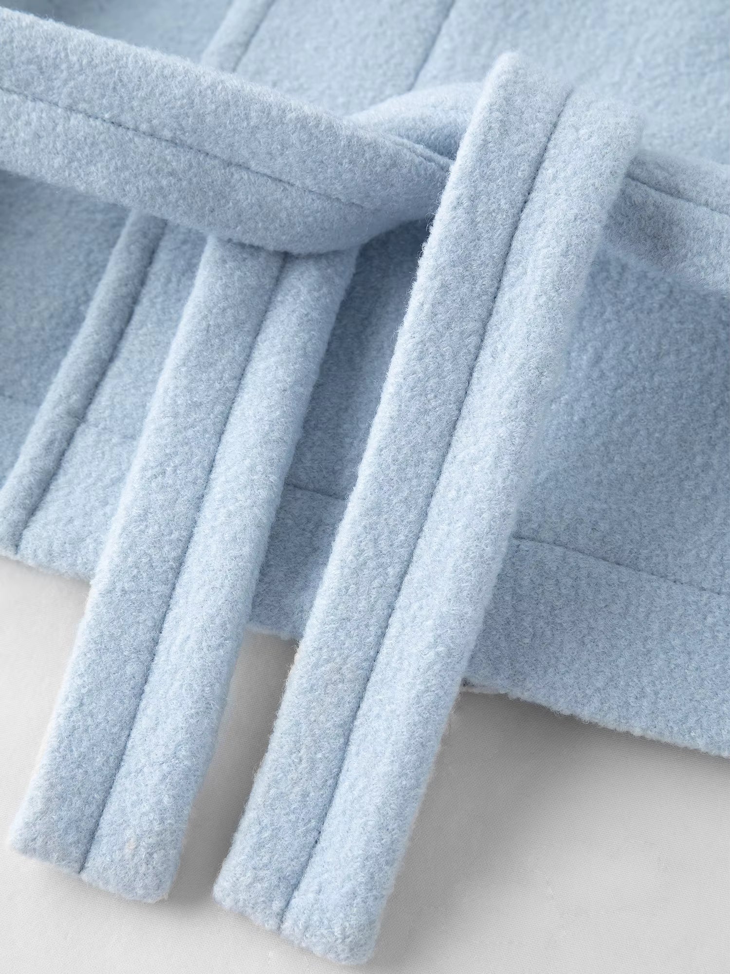 2025 Winter Women's Retro Pea Coat Short Wool Blend Jacket with Large Lapel Horn Buttons - Relaxed Fit Casual Outerwear